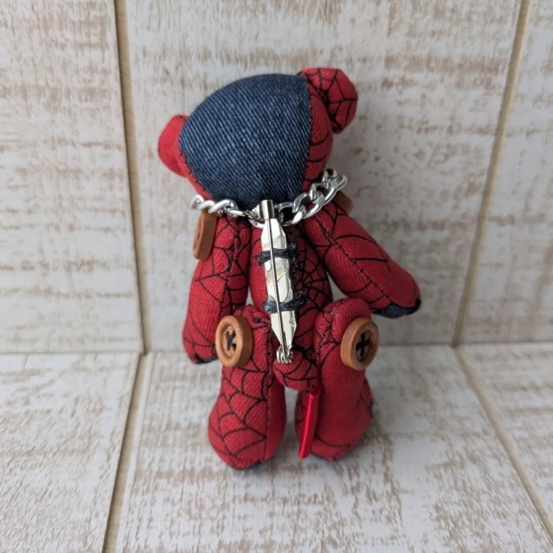 スパイダーネットテディベアブローチ（１０ｃｍ）