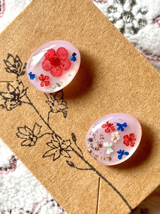左右デザイン違い🌸お花イヤリング／ピアス【リベポ払い歓迎🎉】