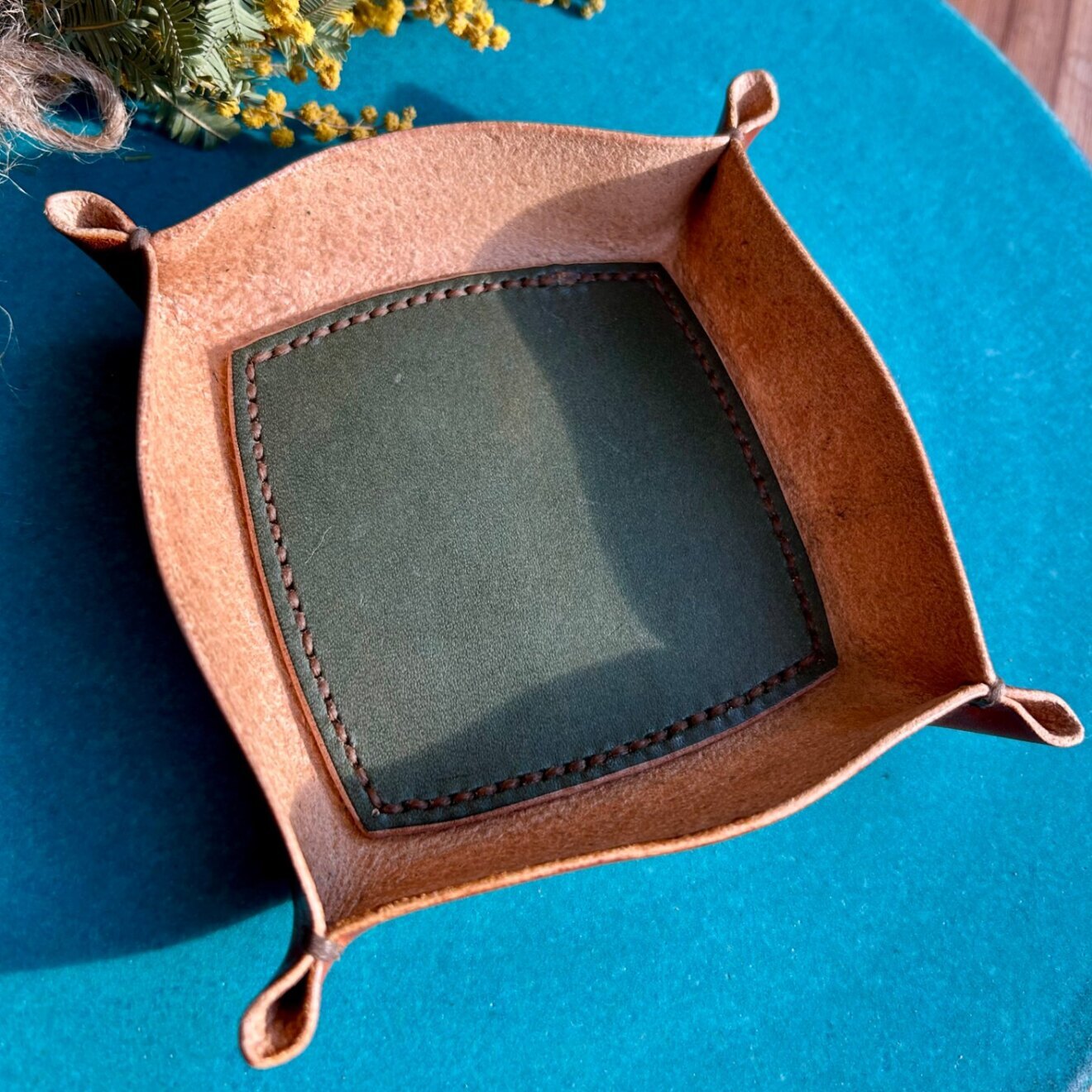 【ハンドメイド】キャメル×カーキの本革トレイ
