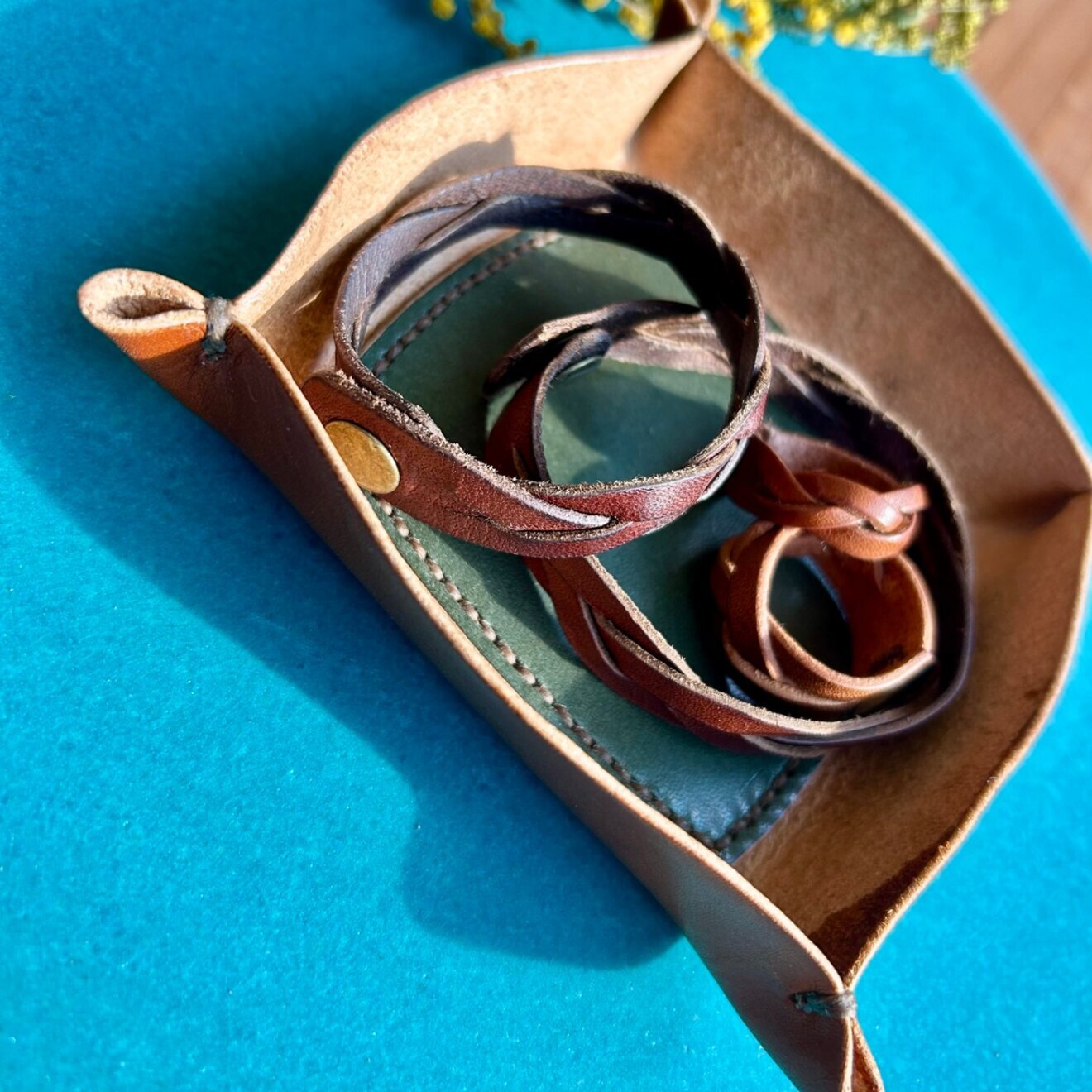 【ハンドメイド】キャメル×カーキの本革トレイ
