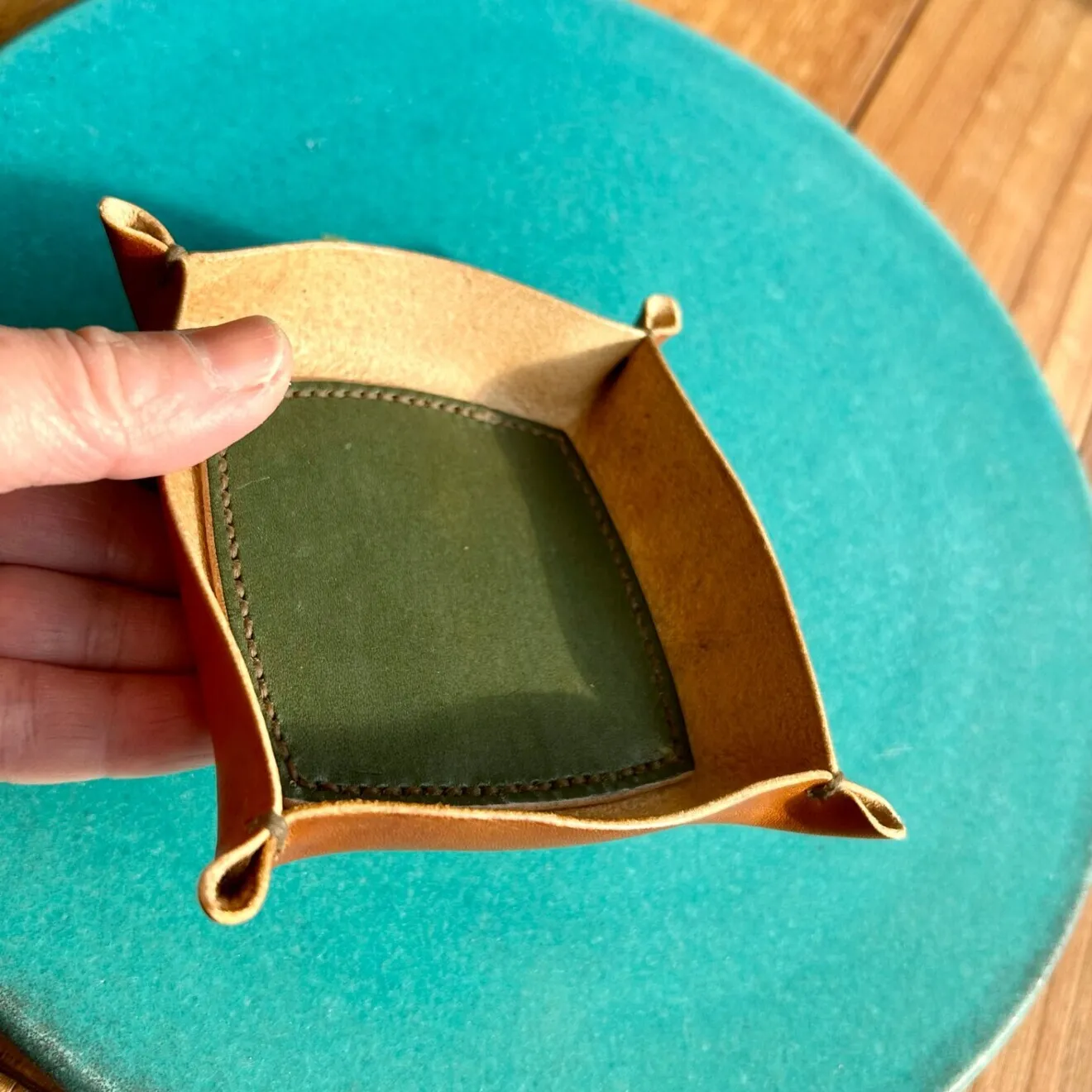 【ハンドメイド】キャメル×カーキの本革トレイ
