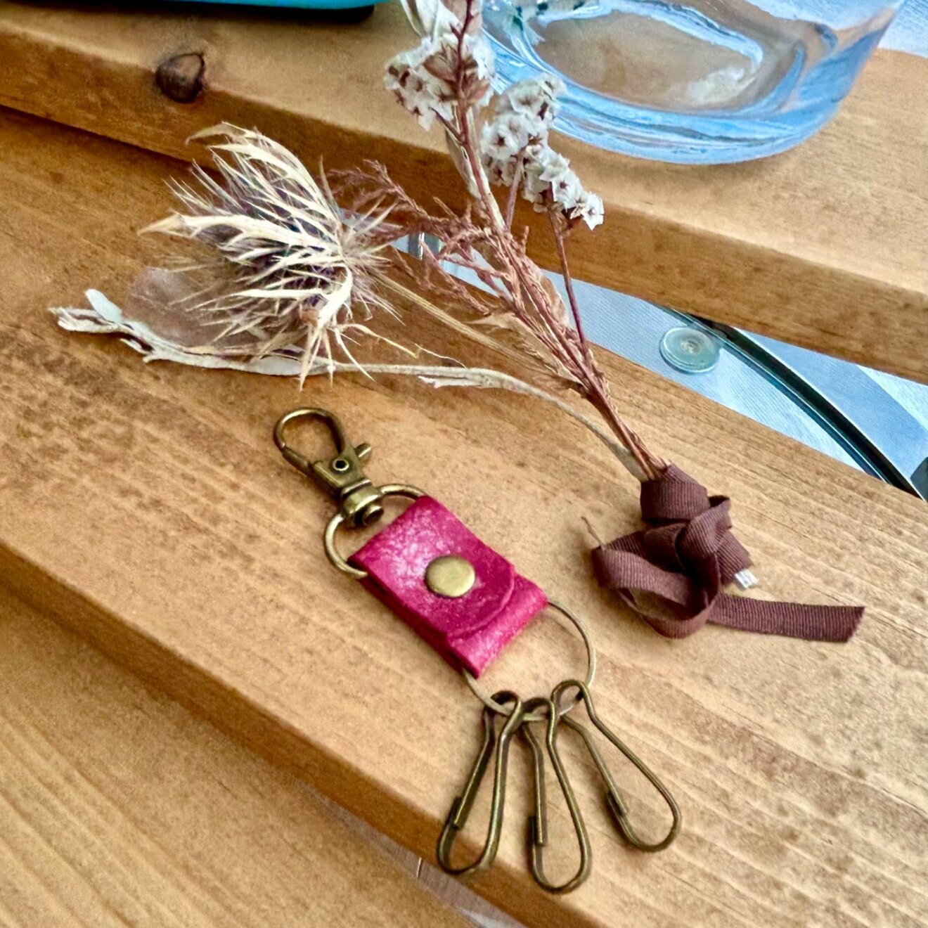 【ハンドメイド】小さめ本革キーホルダー　赤
