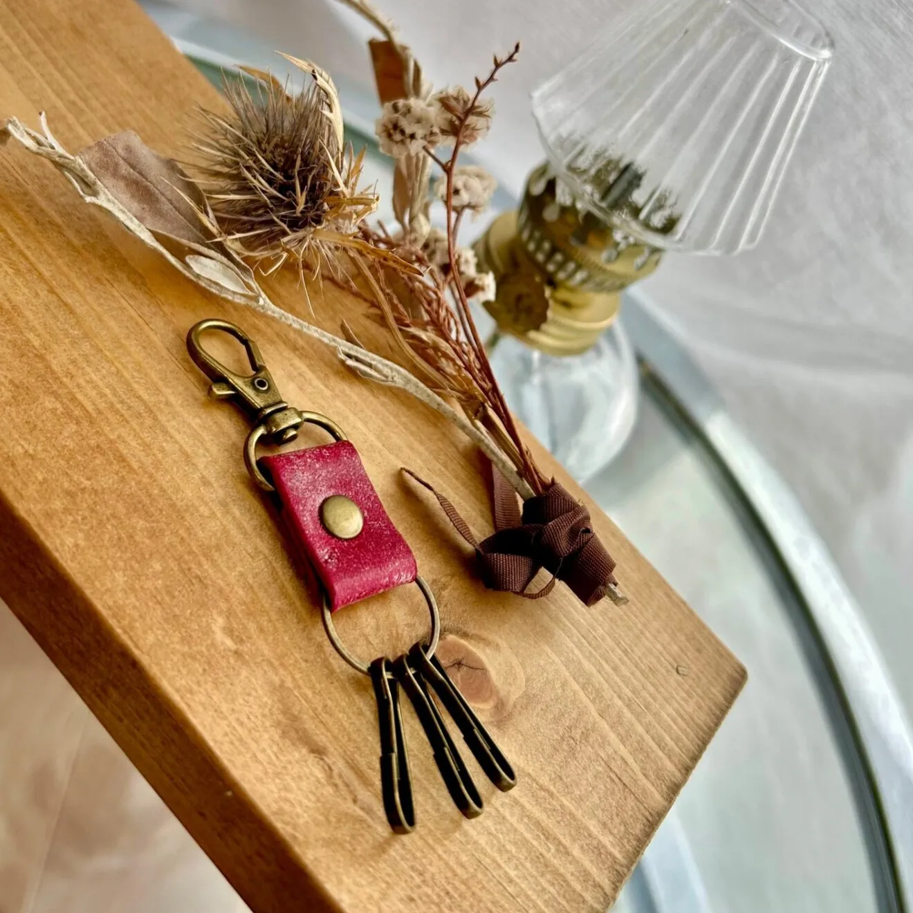【ハンドメイド】小さめ本革キーホルダー　赤
