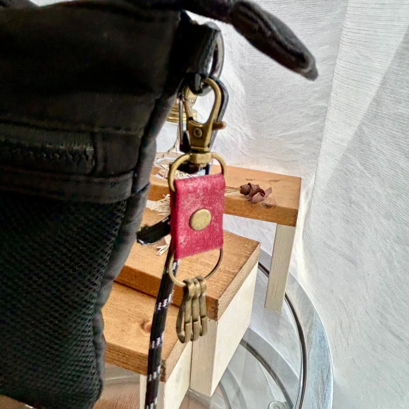 【ハンドメイド】小さめ本革キーホルダー　赤
