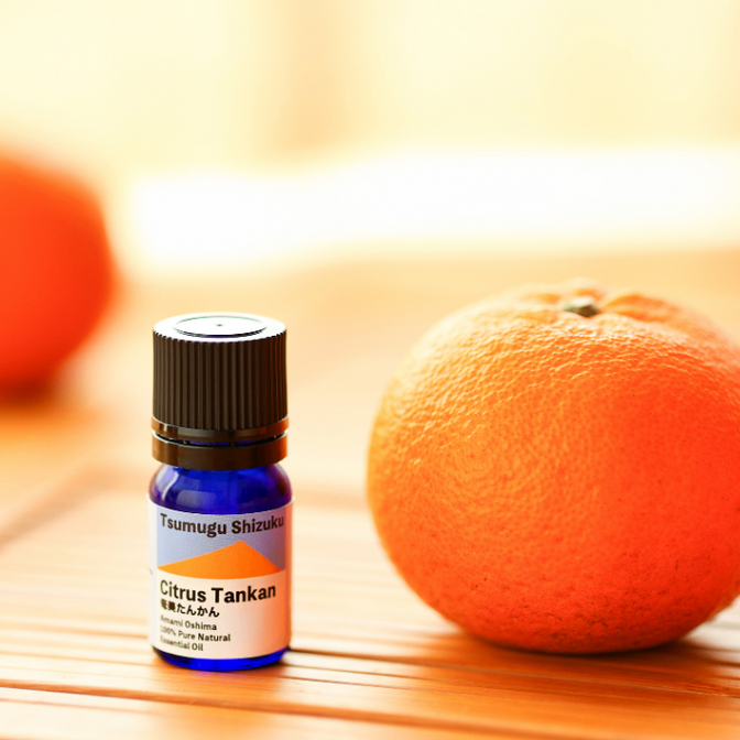 皮をむいた瞬間の甘酸っぱさ🍊薬剤師手づくりの奄美たんかん精油3ml