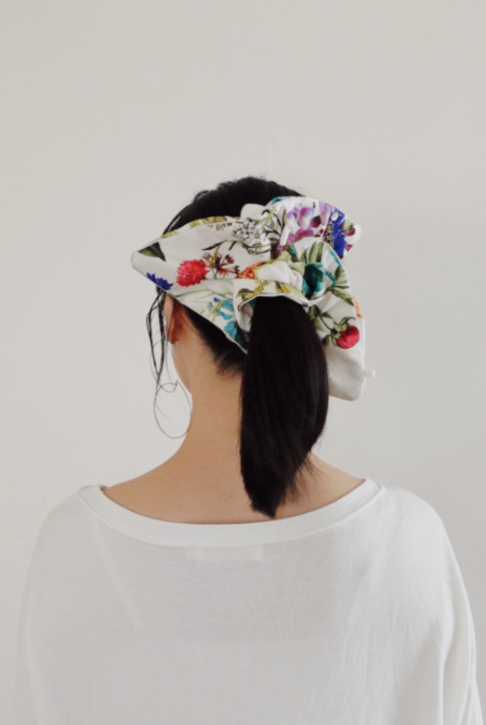  L スクエアシュシュBloom Noir Ivory