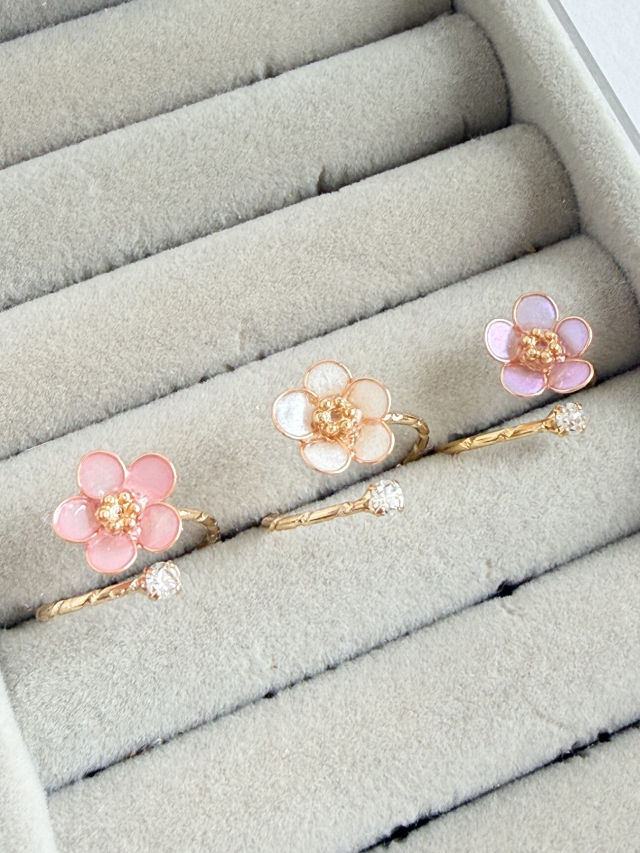 【ハンドメイド】小さな一輪の花の指輪＊ワイヤーフラワーリング（フリーサイズ）