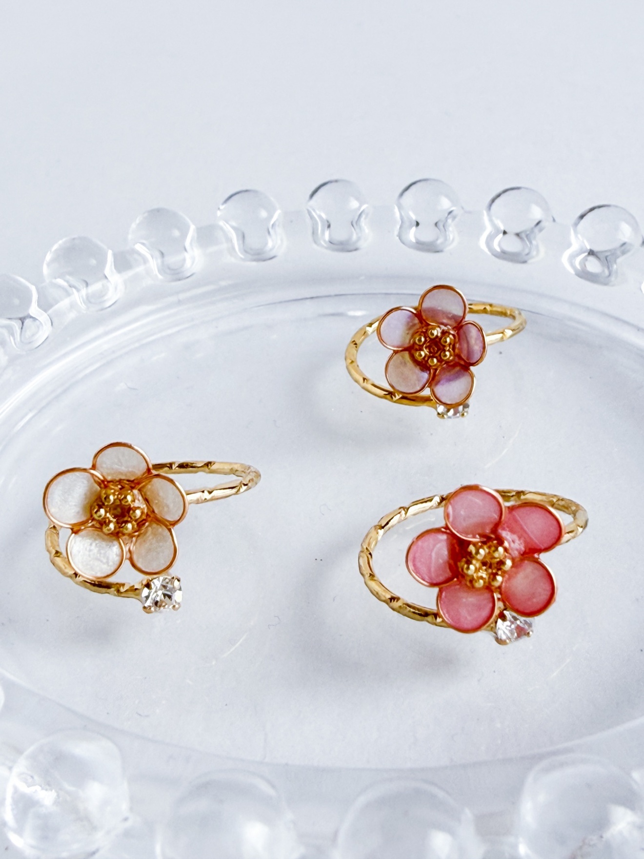 【ハンドメイド】小さな一輪の花の指輪＊ワイヤーフラワーリング（フリーサイズ）