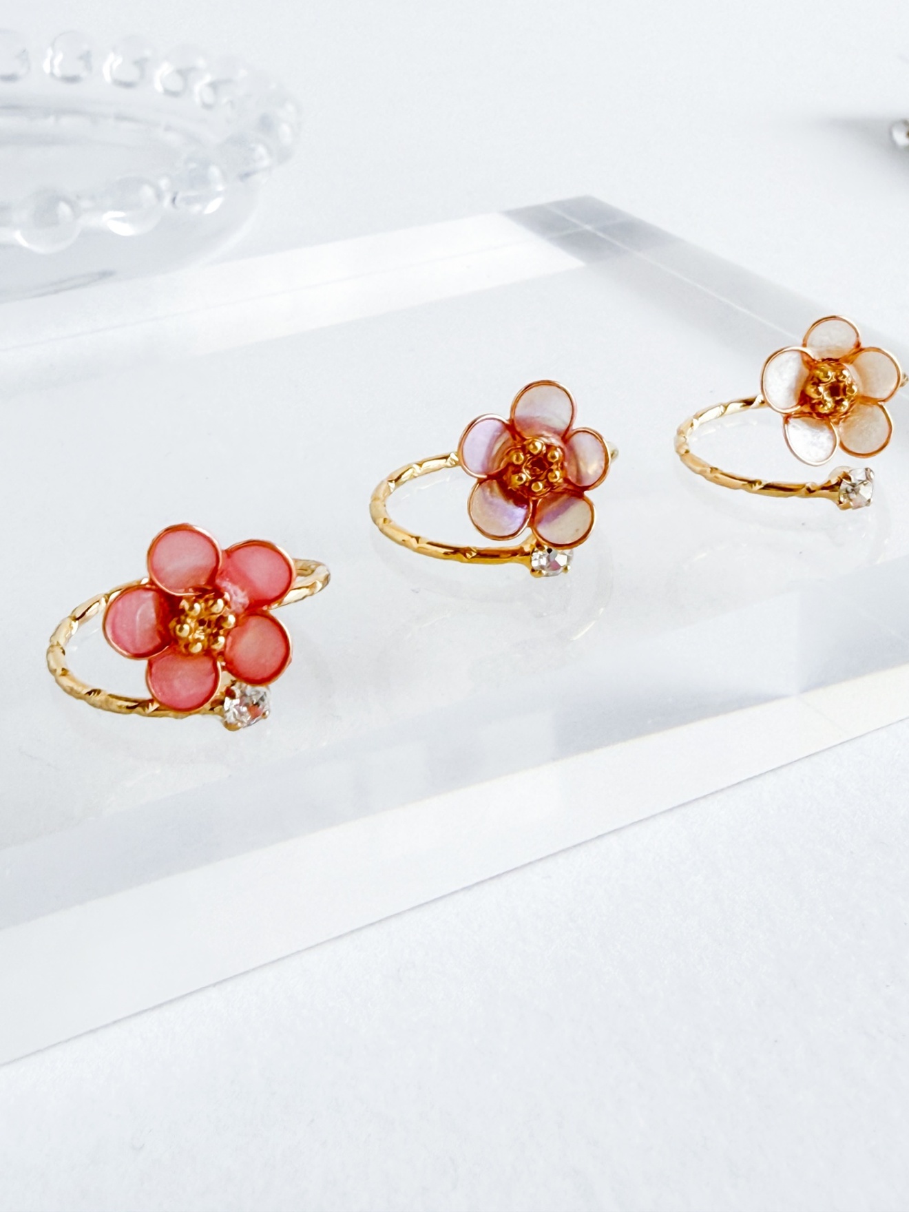 【ハンドメイド】小さな一輪の花の指輪＊ワイヤーフラワーリング（フリーサイズ）