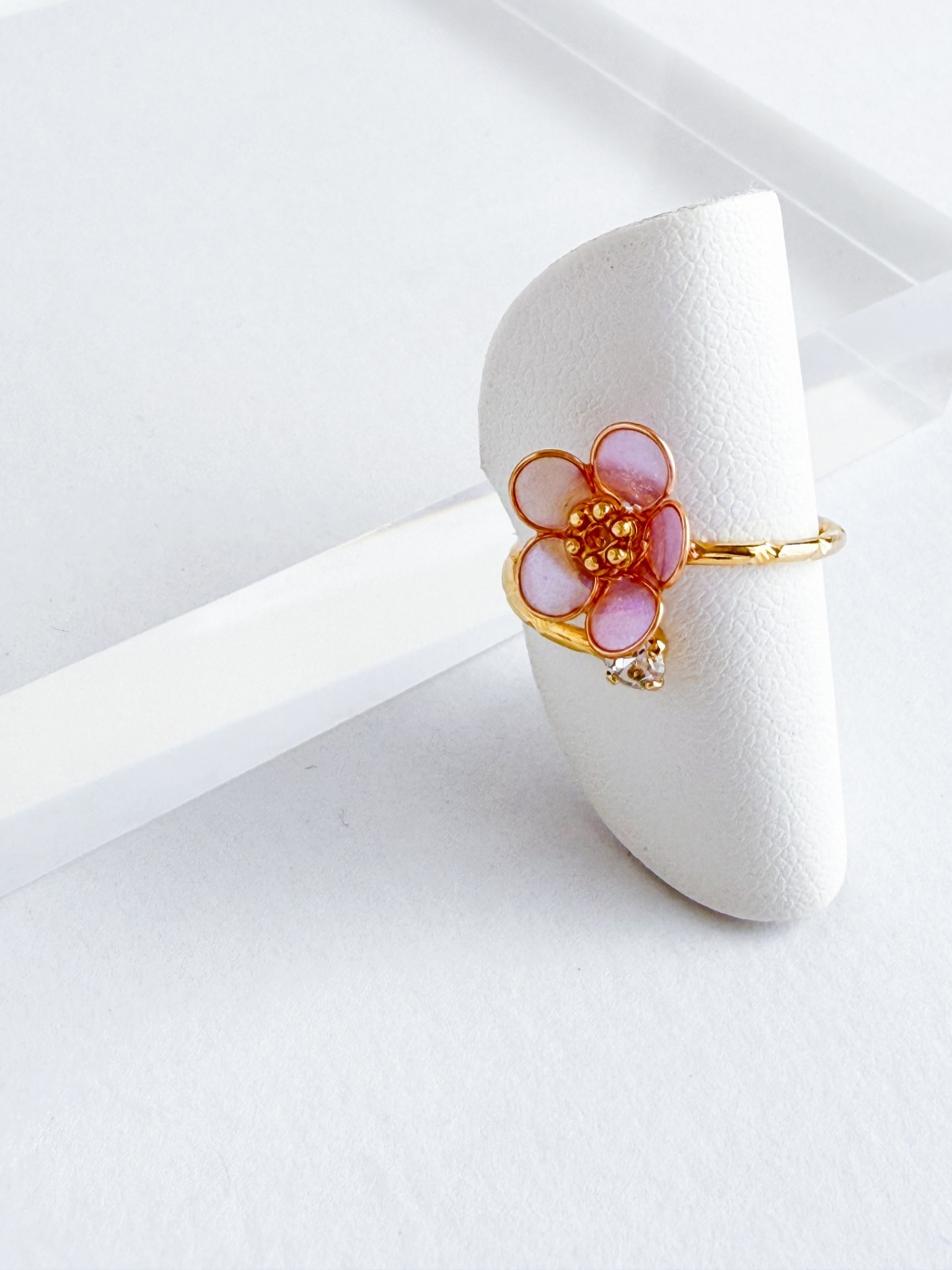 【ハンドメイド】小さな一輪の花の指輪＊ワイヤーフラワーリング（フリーサイズ）