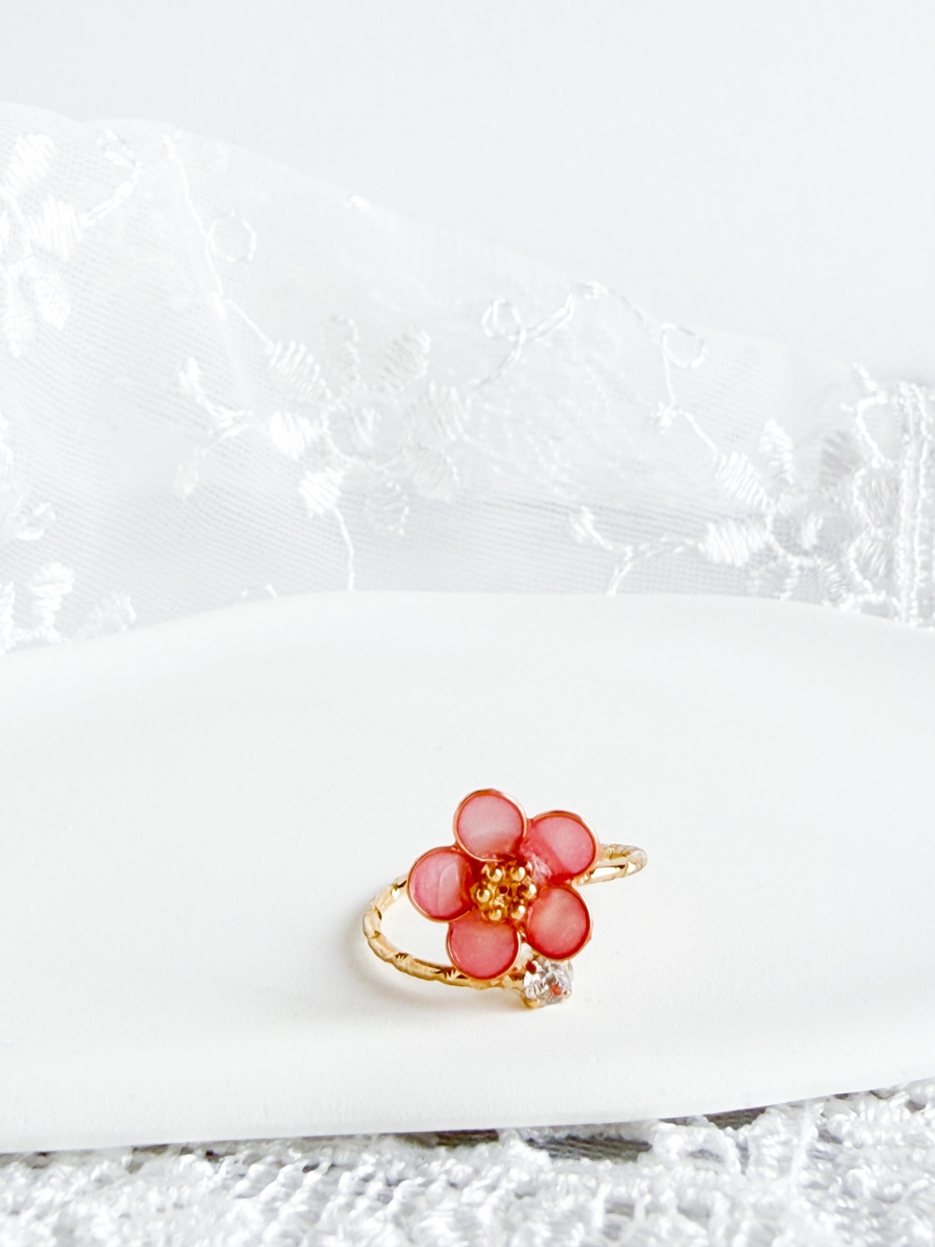 【ハンドメイド】小さな一輪の花の指輪＊ワイヤーフラワーリング（フリーサイズ）