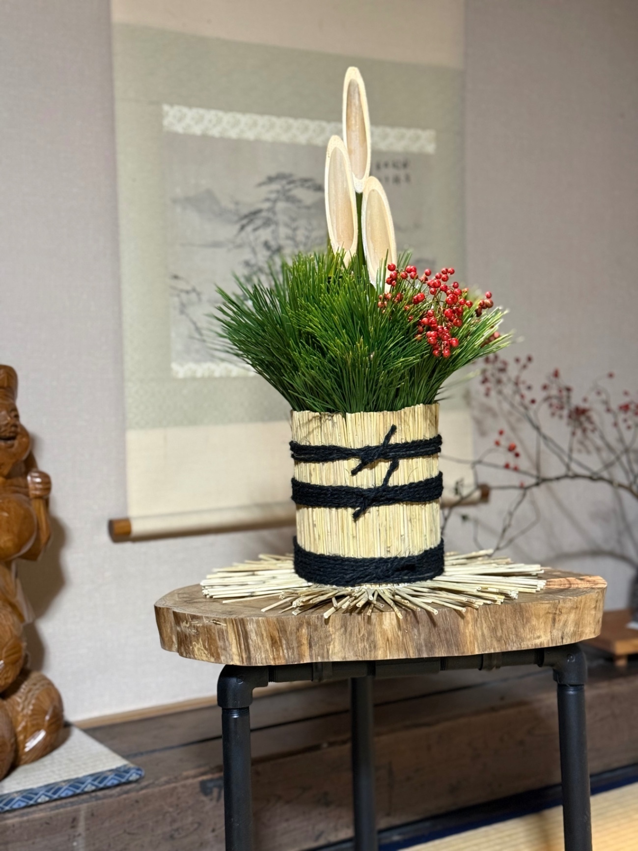 【予約販売スタート】正月飾り門松1対 高さ54cm手編みこも仕様  自然素材  南天 松 竹