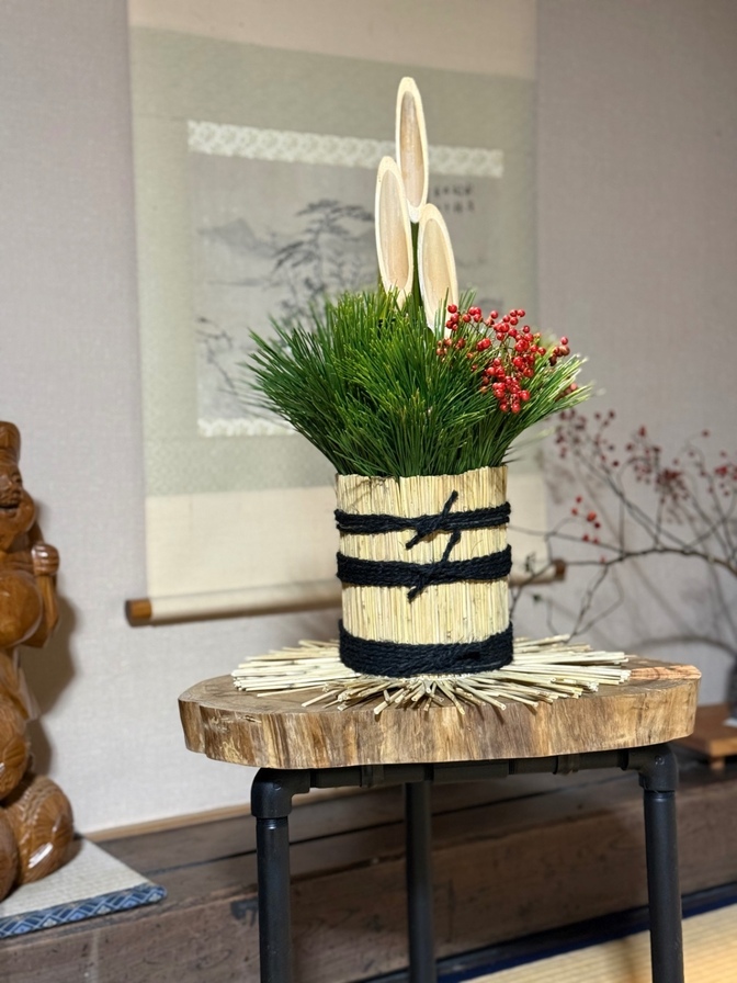 【予約販売スタート】正月飾り門松1対 高さ54cm手編みこも仕様  自然素材  南天 松 竹