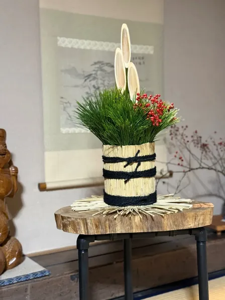 【予約販売スタート】正月飾り門松1対 高さ54cm手編みこも仕様  自然素材  南天 松 竹