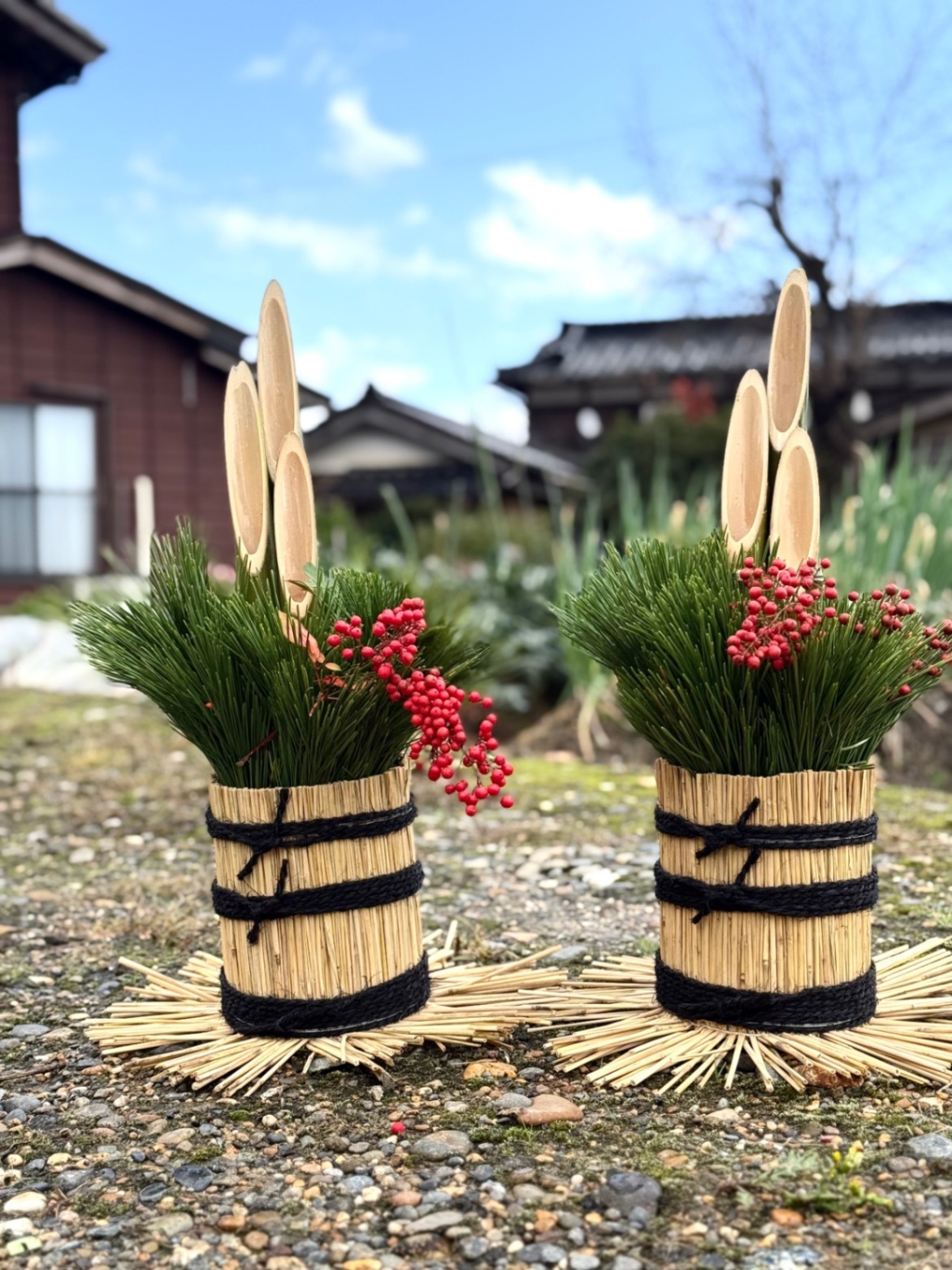 【予約販売スタート】正月飾り門松1対 高さ54cm手編みこも仕様  自然素材  南天 松 竹