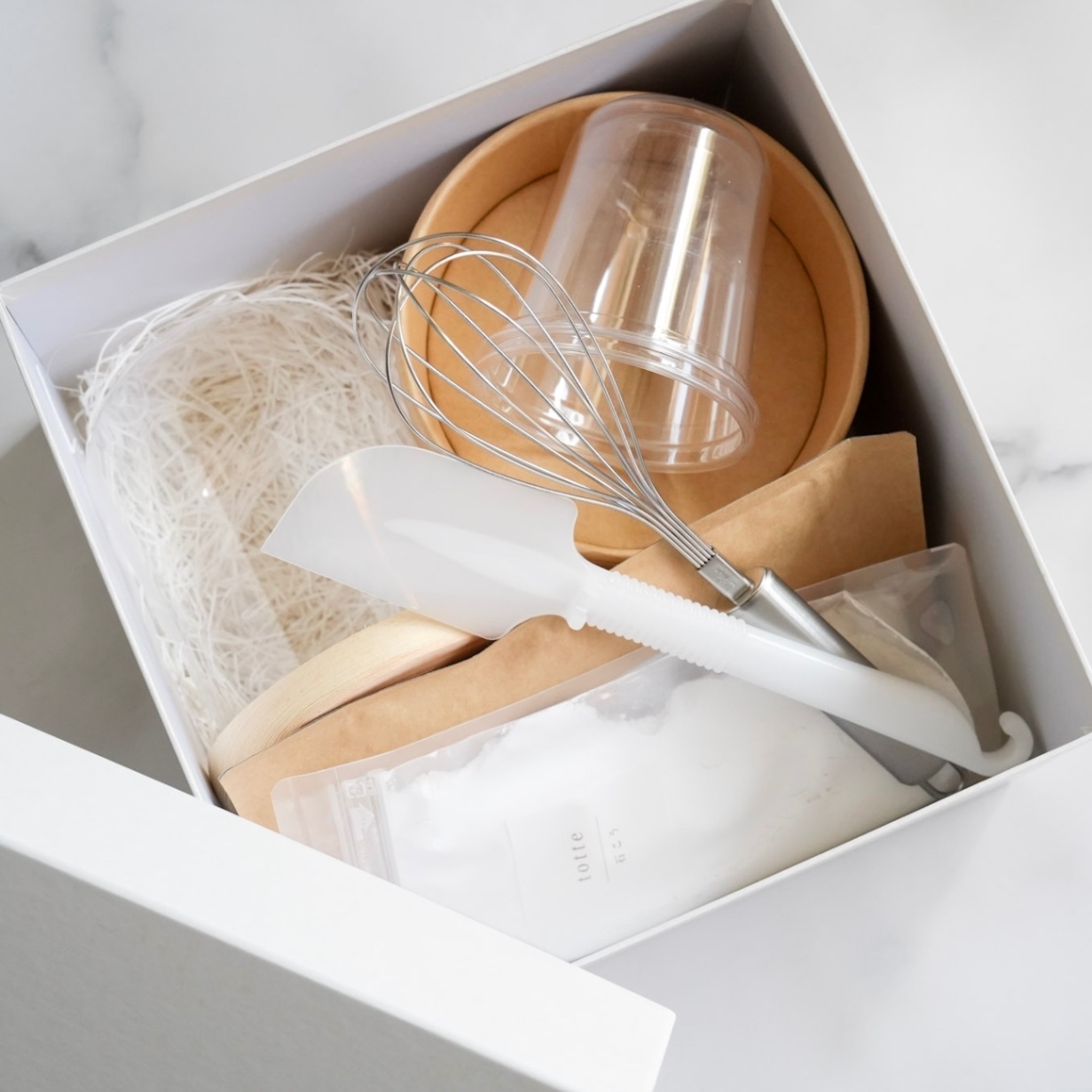 おうちでつくる 赤ちゃんの360°立体手型キット《材料・道具一式・飾りケース付》
　