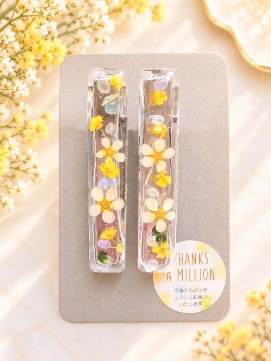【ハンドメイド】イエロー小花とストーンのレジンヘアクリップ 2個セット