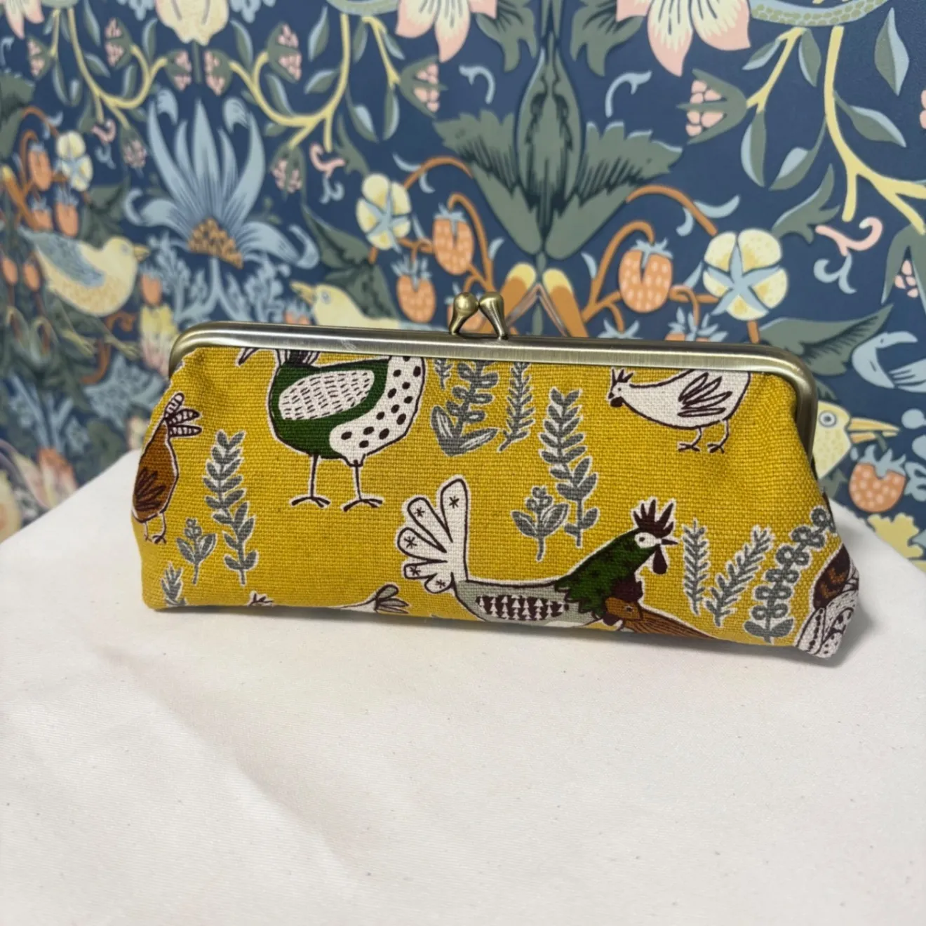 【ハンドメイド】鳥柄のがま口ペンケース｜マスタード