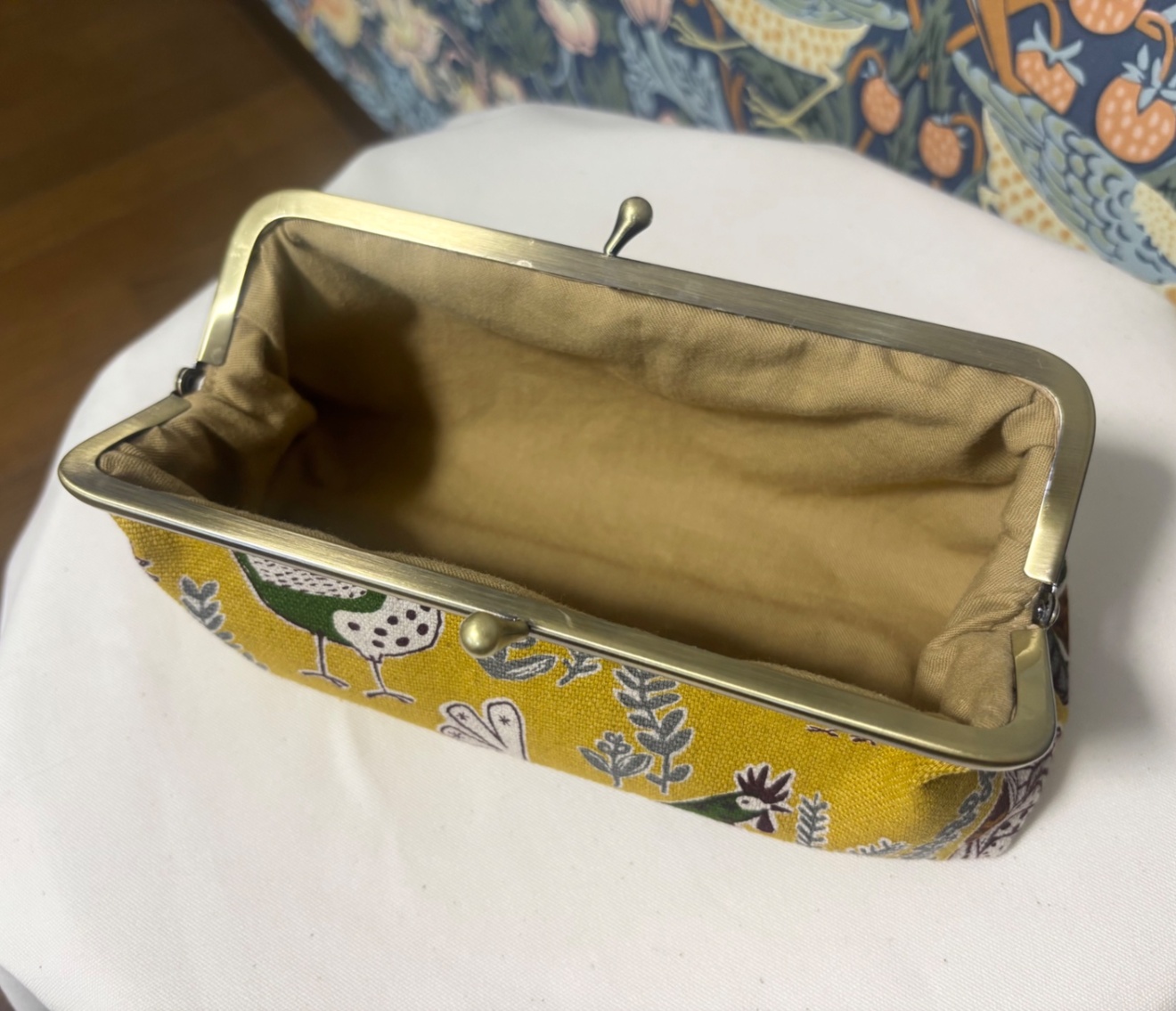 【ハンドメイド】鳥柄のがま口ペンケース｜マスタード