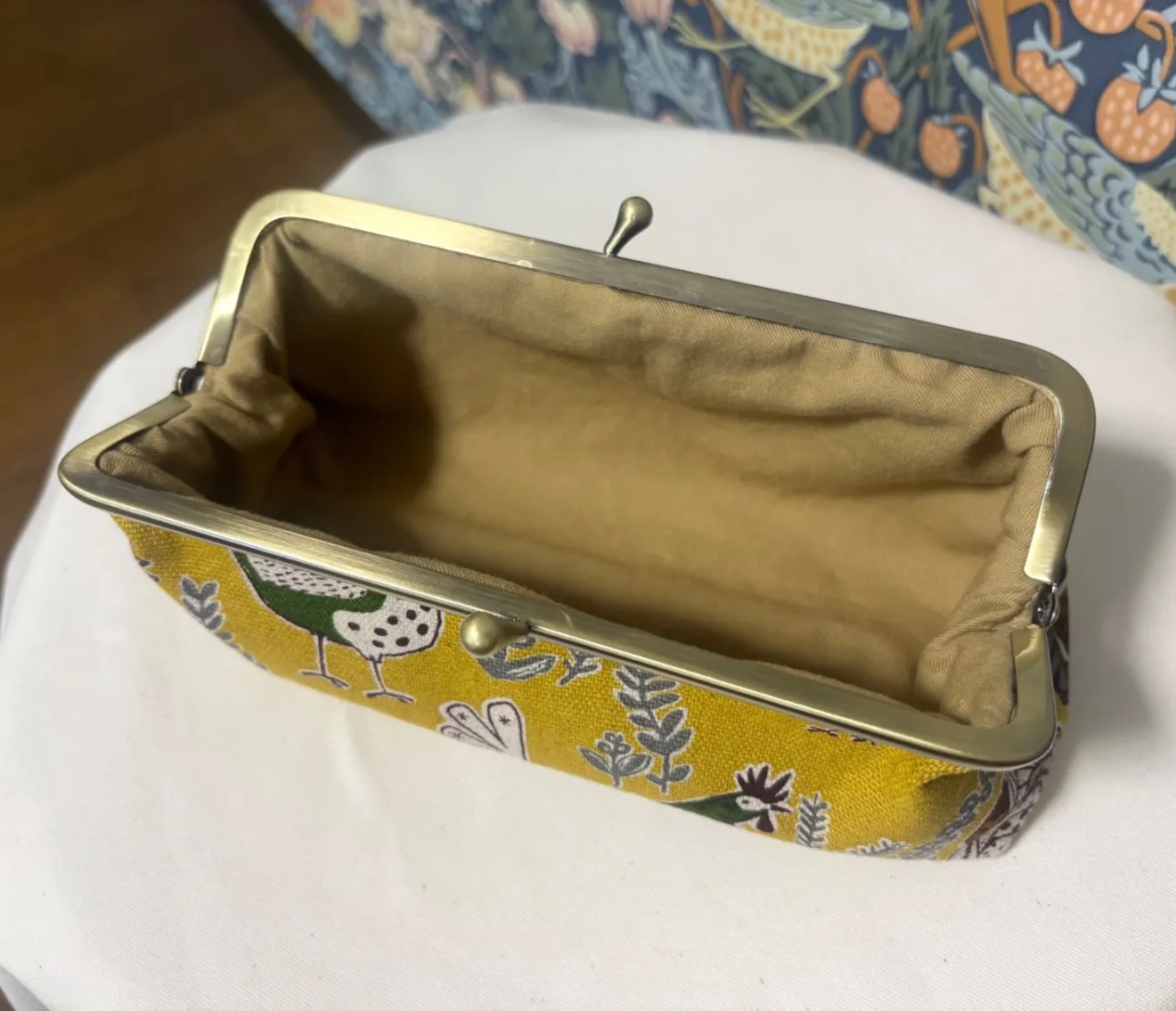 【ハンドメイド】鳥柄のがま口ペンケース｜マスタード