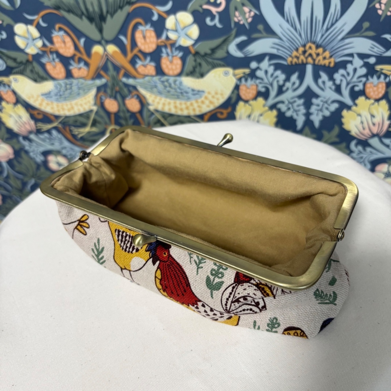 【ハンドメイド】鳥柄のがま口ペンケース｜ベージュ