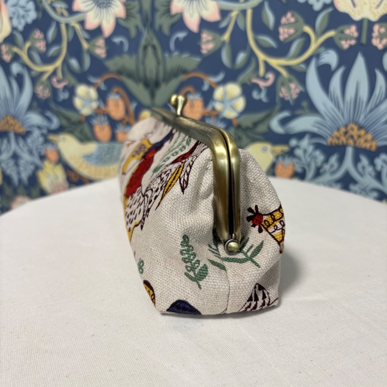 【ハンドメイド】鳥柄のがま口ペンケース｜ベージュ