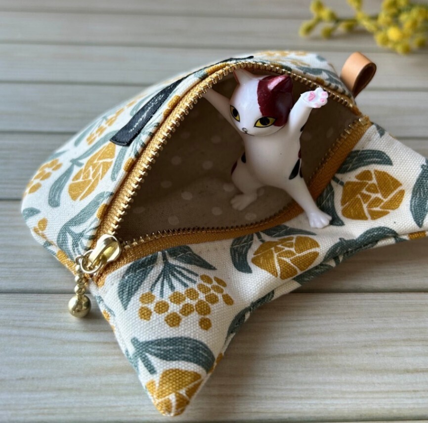 【ハンドメイド】猫耳ぺたんこポーチ　mimoにゃん　イエロー　12cmファスナー　手のひらサイズ