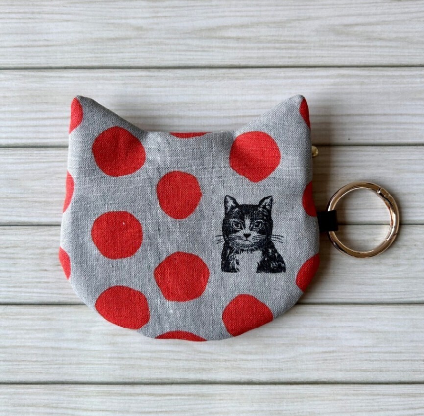 【ハンドメイド】猫耳ぺたんこポーチ　サングラスキャット　グレー×レッド　手のひらサイズ