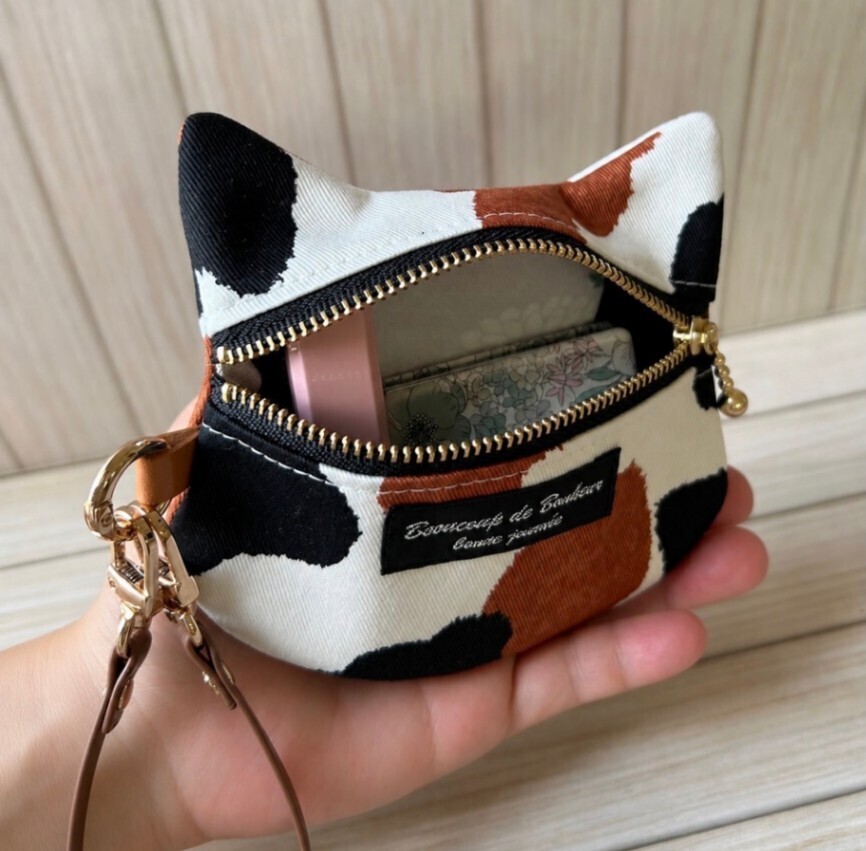 【ハンドメイド】猫耳ぺたんこポーチ　ダルメシアン柄　ブラック　手のひらサイズ　12cmファスナー　　