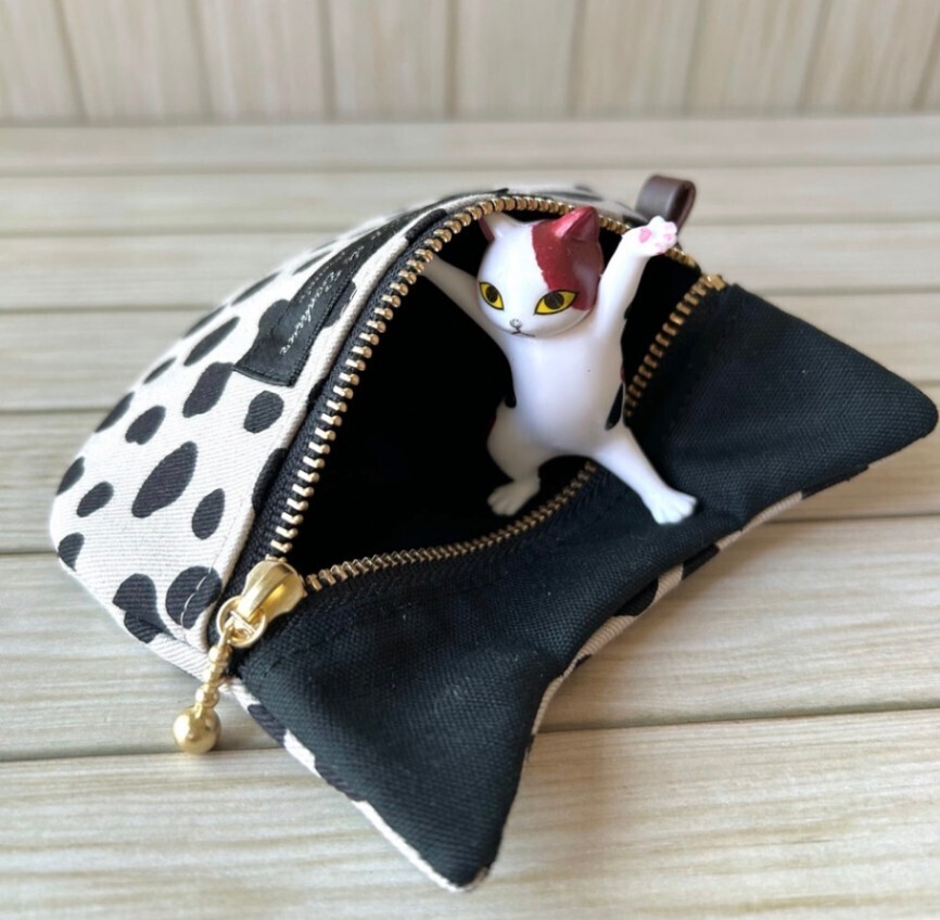 【ハンドメイド】猫耳ぺたんこポーチ　ダルメシアン柄　グレージュ　手のひらサイズ　