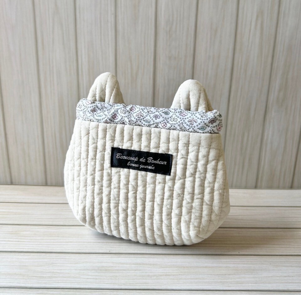 【ハンドメイド】猫バネポーチ　ヌビ×リバティ＜ミナ ペルホネンForest Wave＞ライトベージュ