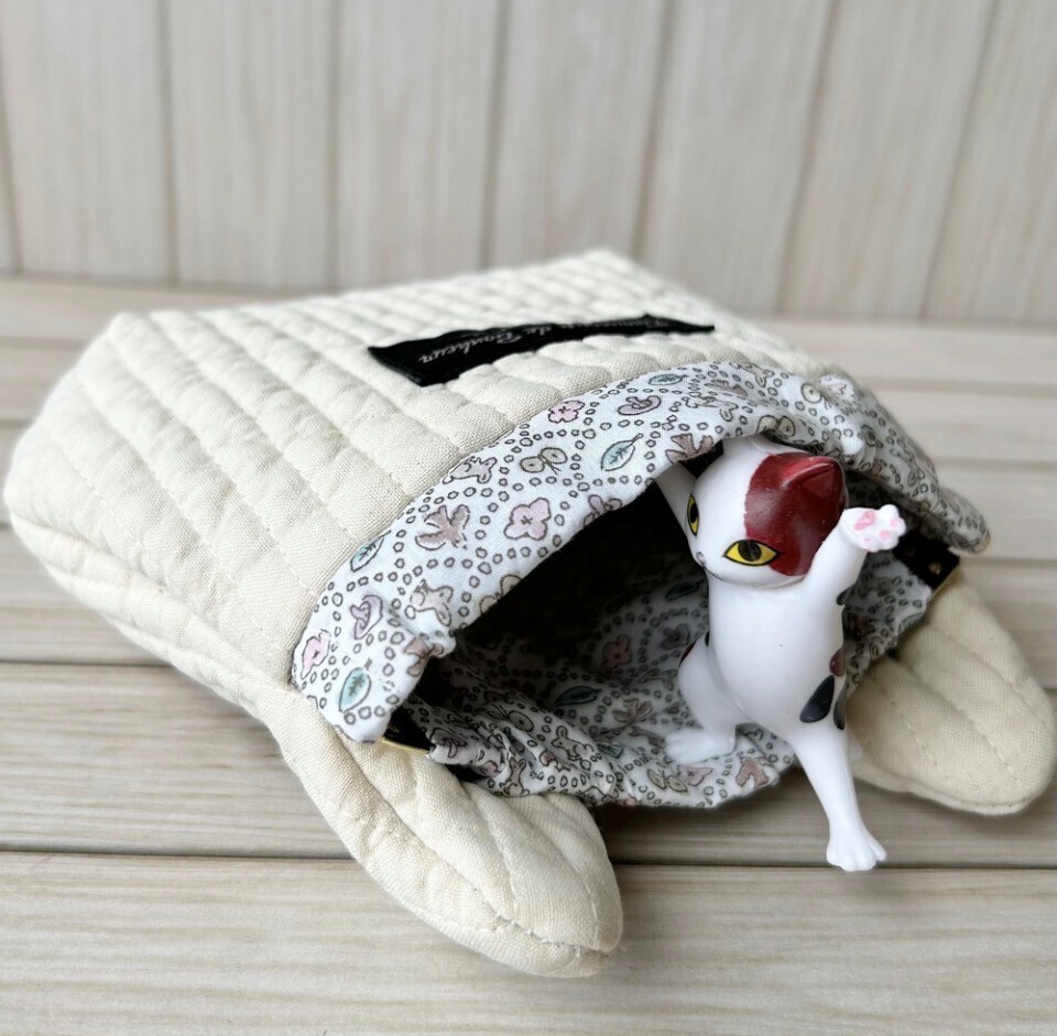 【ハンドメイド】猫バネポーチ　ヌビ×リバティ＜ミナ ペルホネンForest Wave＞ライトベージュ