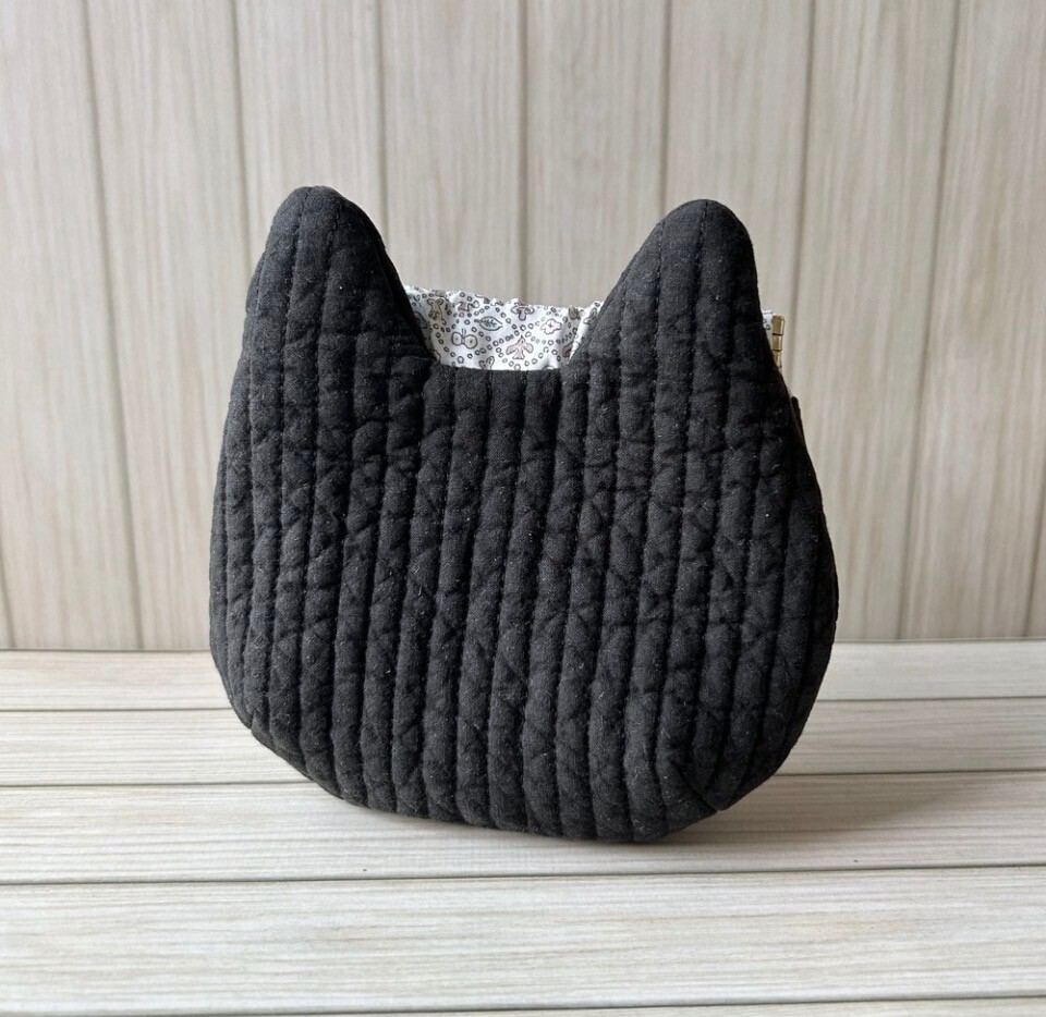 【ハンドメイド】猫バネポーチ　ヌビ×リバティ＜ミナ ペルホネンForest Wave＞　ブラック
