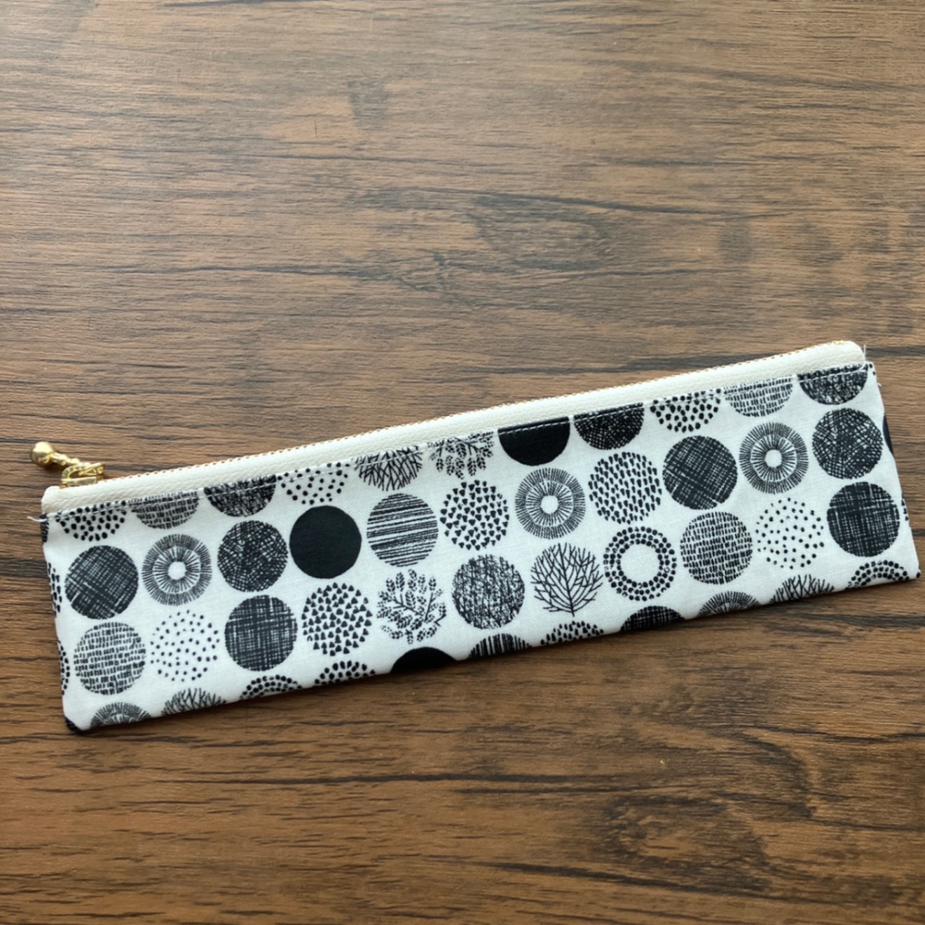 ハンドメイド　軽くてスリムなラミネートペンケース
