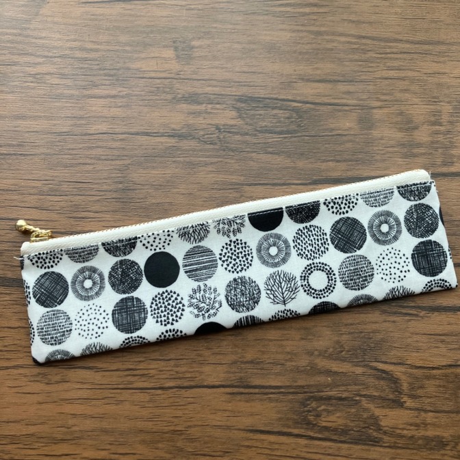 ハンドメイド　軽くてスリムなラミネートペンケース