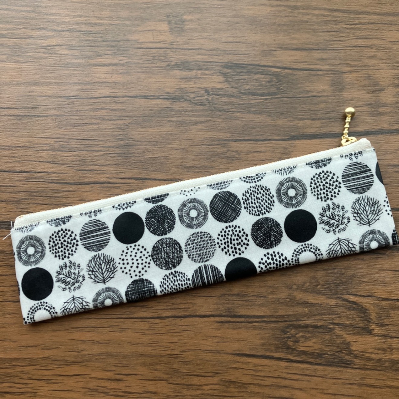 ハンドメイド　軽くてスリムなラミネートペンケース