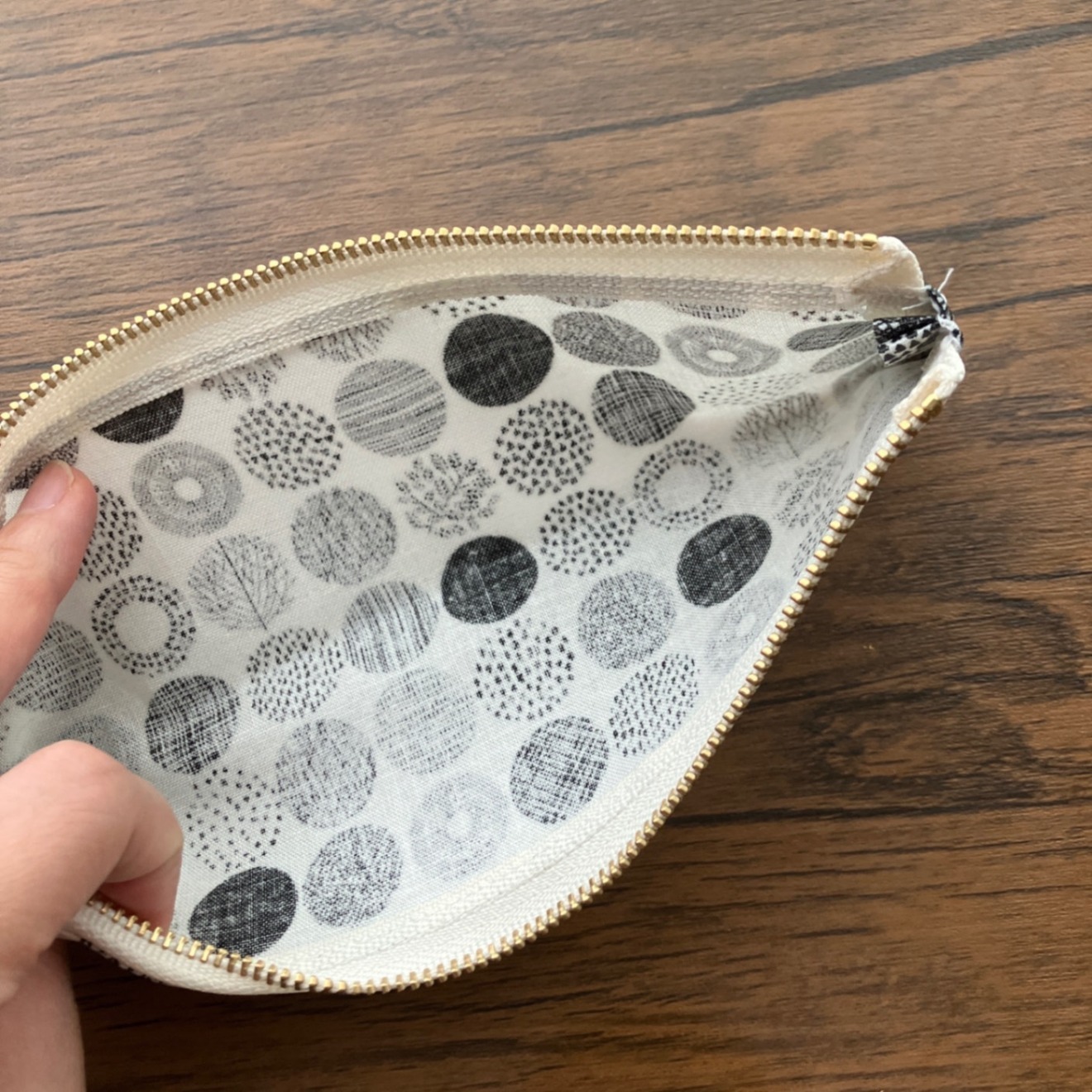 ハンドメイド　軽くてスリムなラミネートペンケース