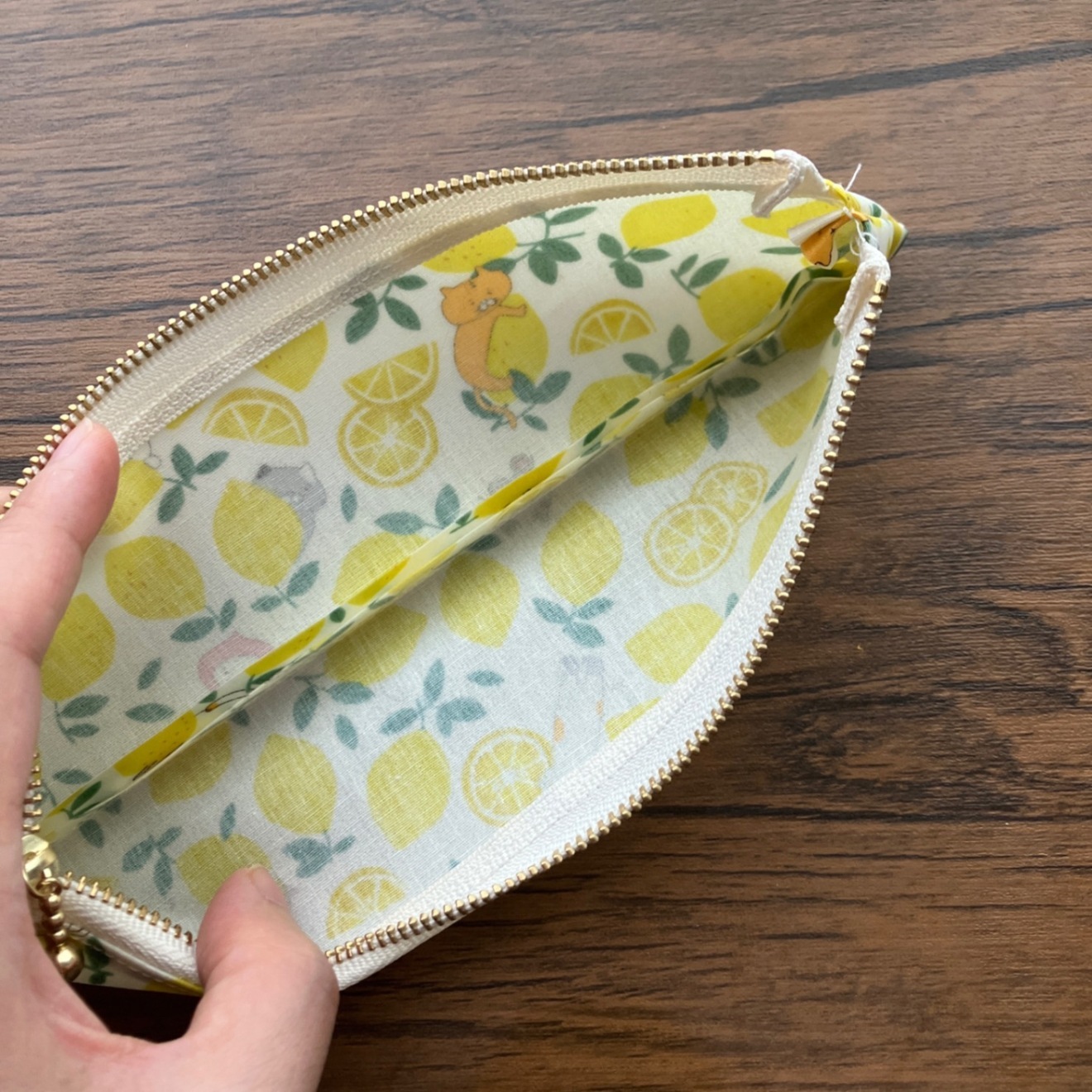 ハンドメイド　軽くてスリムなラミネートペンケース