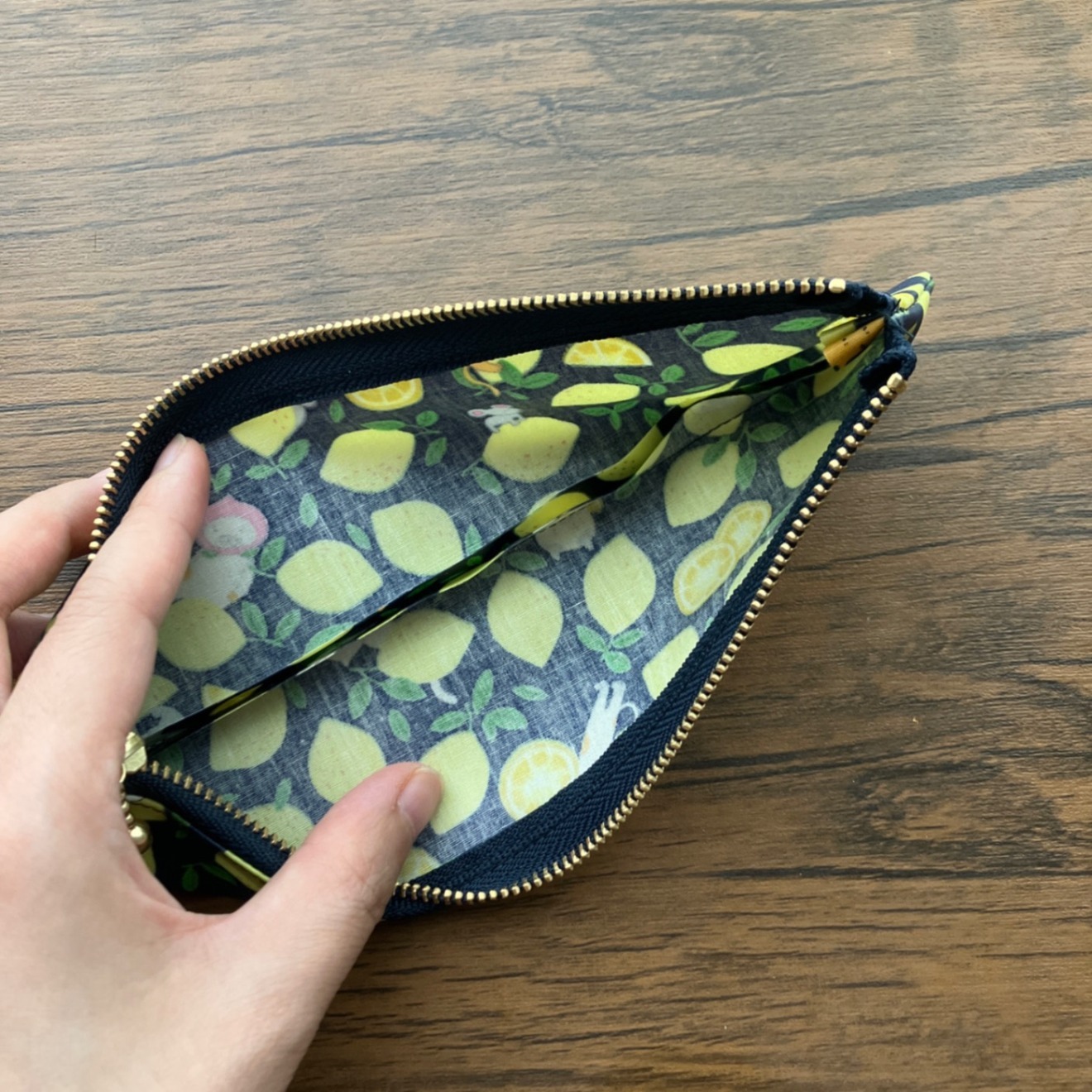 ハンドメイド　軽くてスリムなラミネートペンケース
