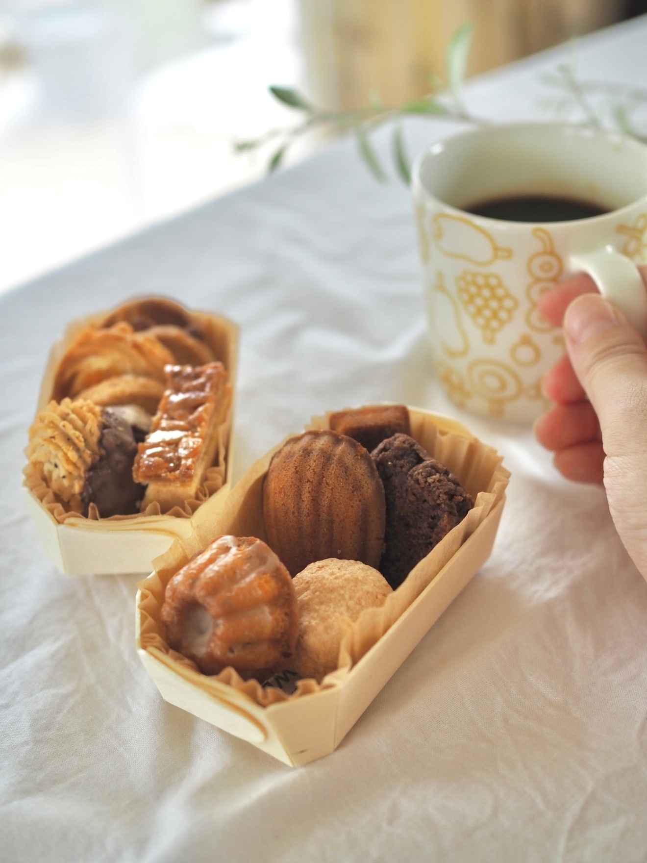 ✨頑張るあなたに、甘いひとときを✨
焼き菓子とクッキー全14種の詰め合わせ〜ゆったりフィーカセット〜