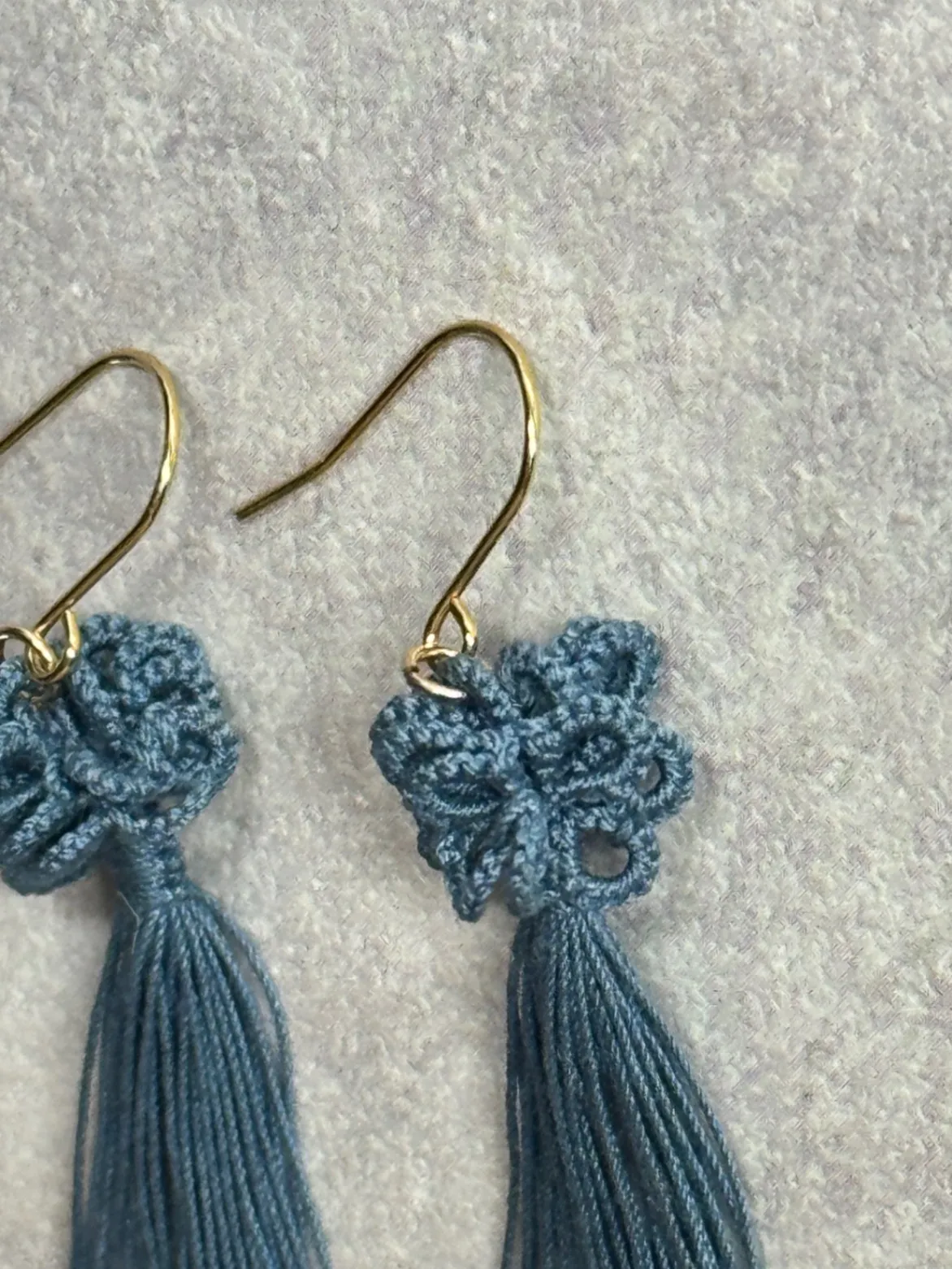【ハンドメイド】結び花房〈ゆらり〉タティングレースの耳飾り