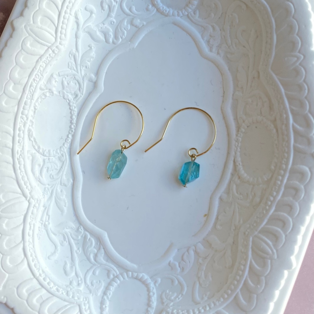 アパタイト一粒フープピアス｜透明な青緑のしずく｜ニッケルフリー