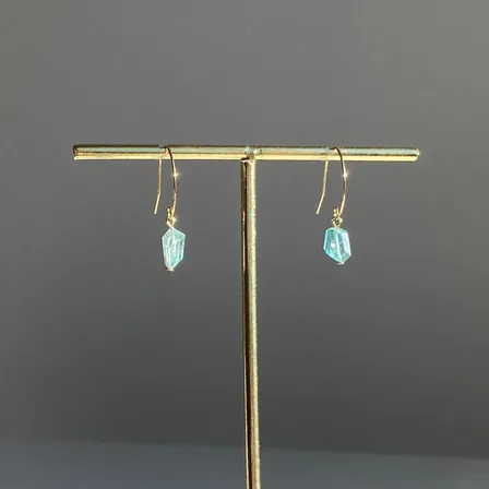 アパタイト一粒フープピアス｜透明な青緑のしずく｜ニッケルフリー