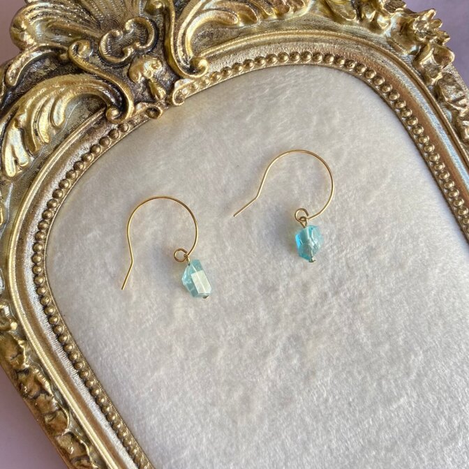 アパタイト一粒フープピアス｜透明な青緑のしずく｜ニッケルフリー