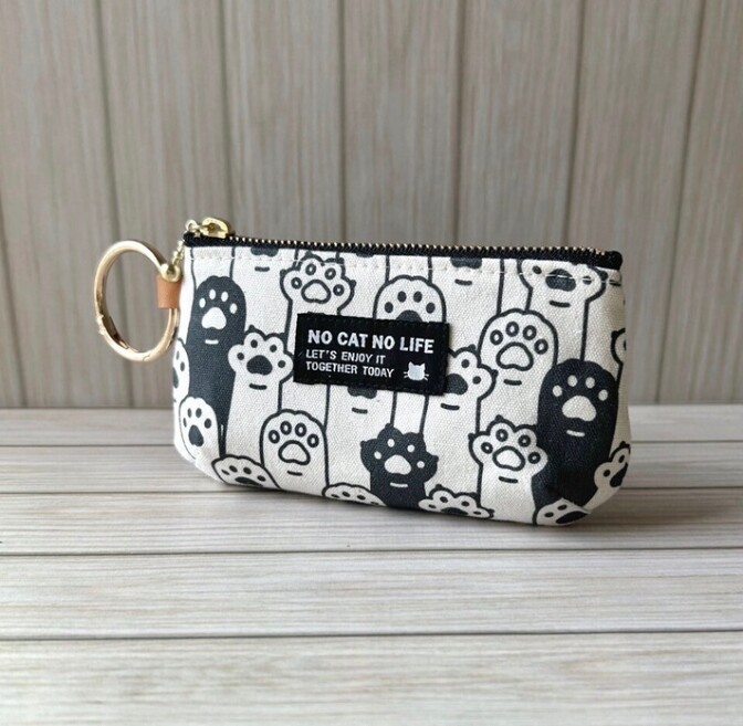 【ハンドメイド】ころりんmini 　猫の手　モノトーン　手のひらサイズ　12cmファスナー