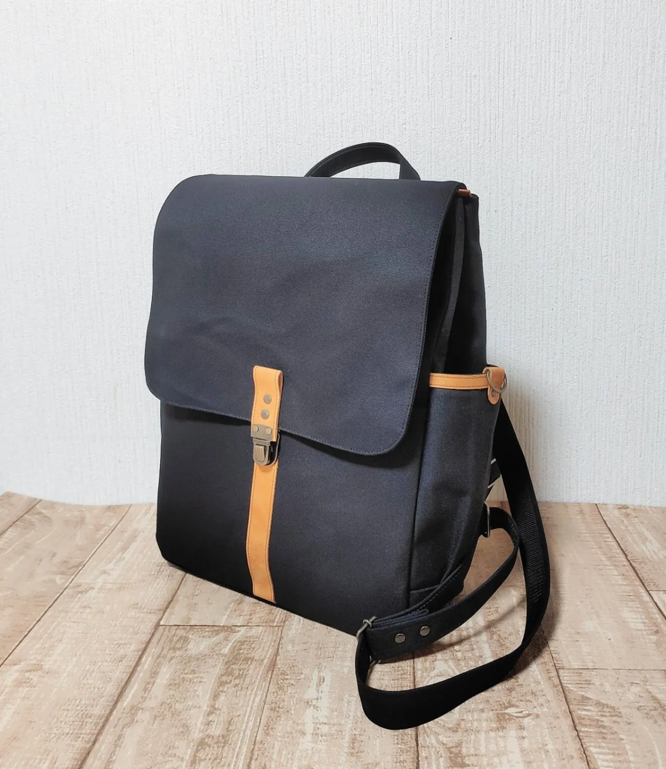 【A4対応・多ポケット】荷物を整理しやすい8号帆布の大容量リュック｜通勤通学　(ブラック)