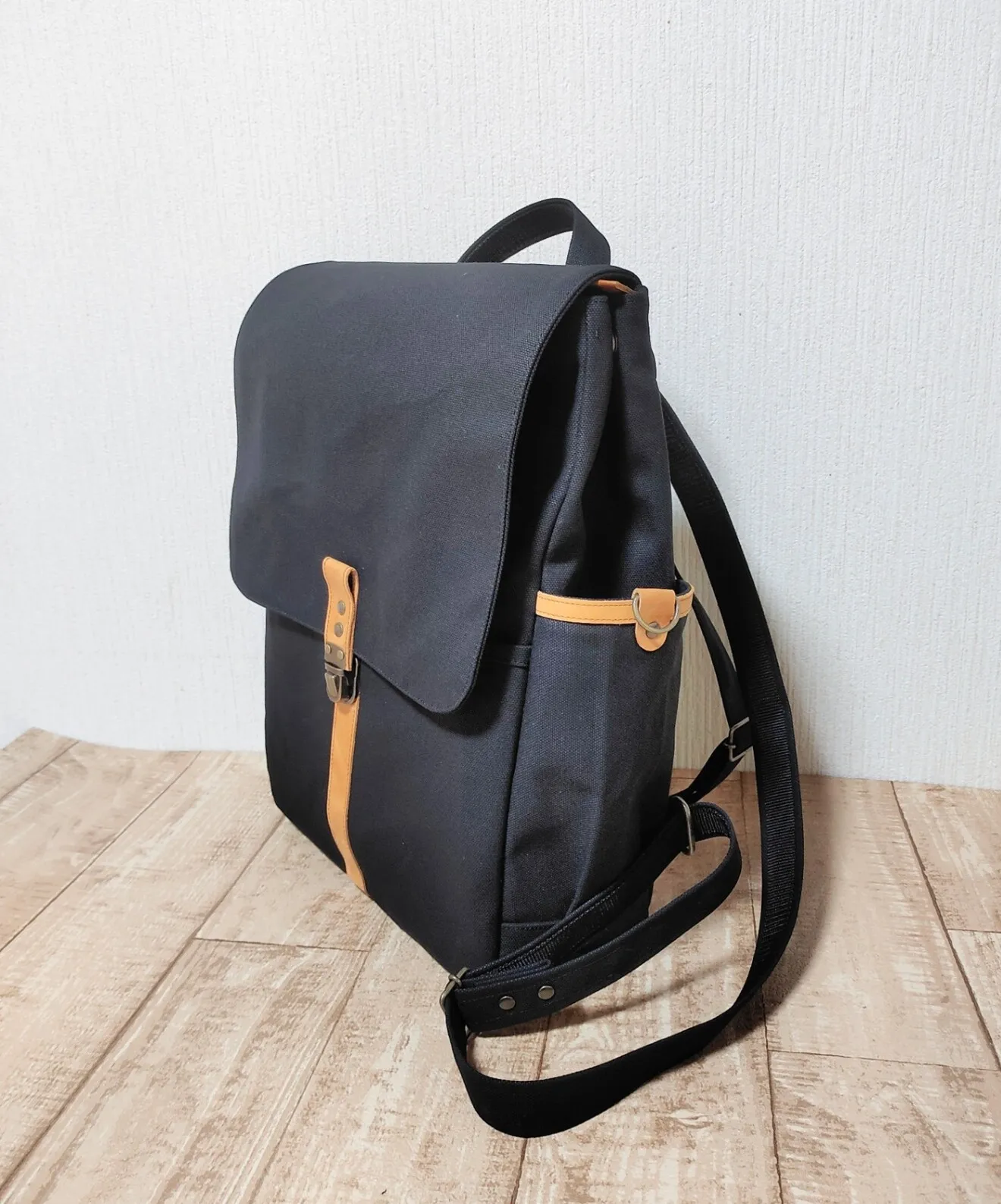 【A4対応・多ポケット】荷物を整理しやすい8号帆布の大容量リュック｜通勤通学　(ブラック)