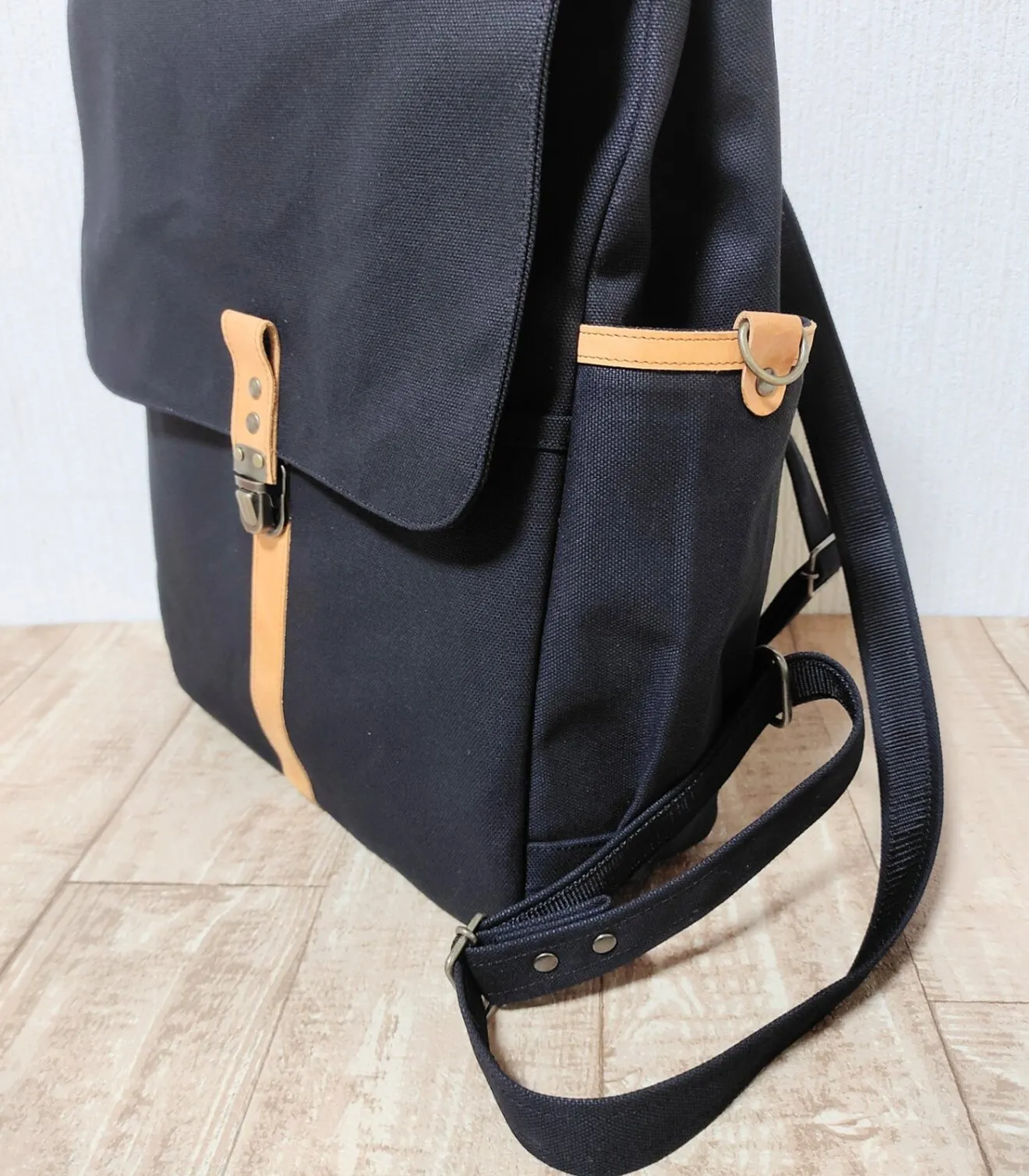 【A4対応・多ポケット】荷物を整理しやすい8号帆布の大容量リュック｜通勤通学　(ブラック)