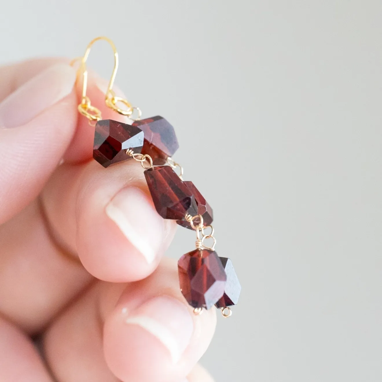 【ハンドメイド】ガーネット ランダムカット ピアス
