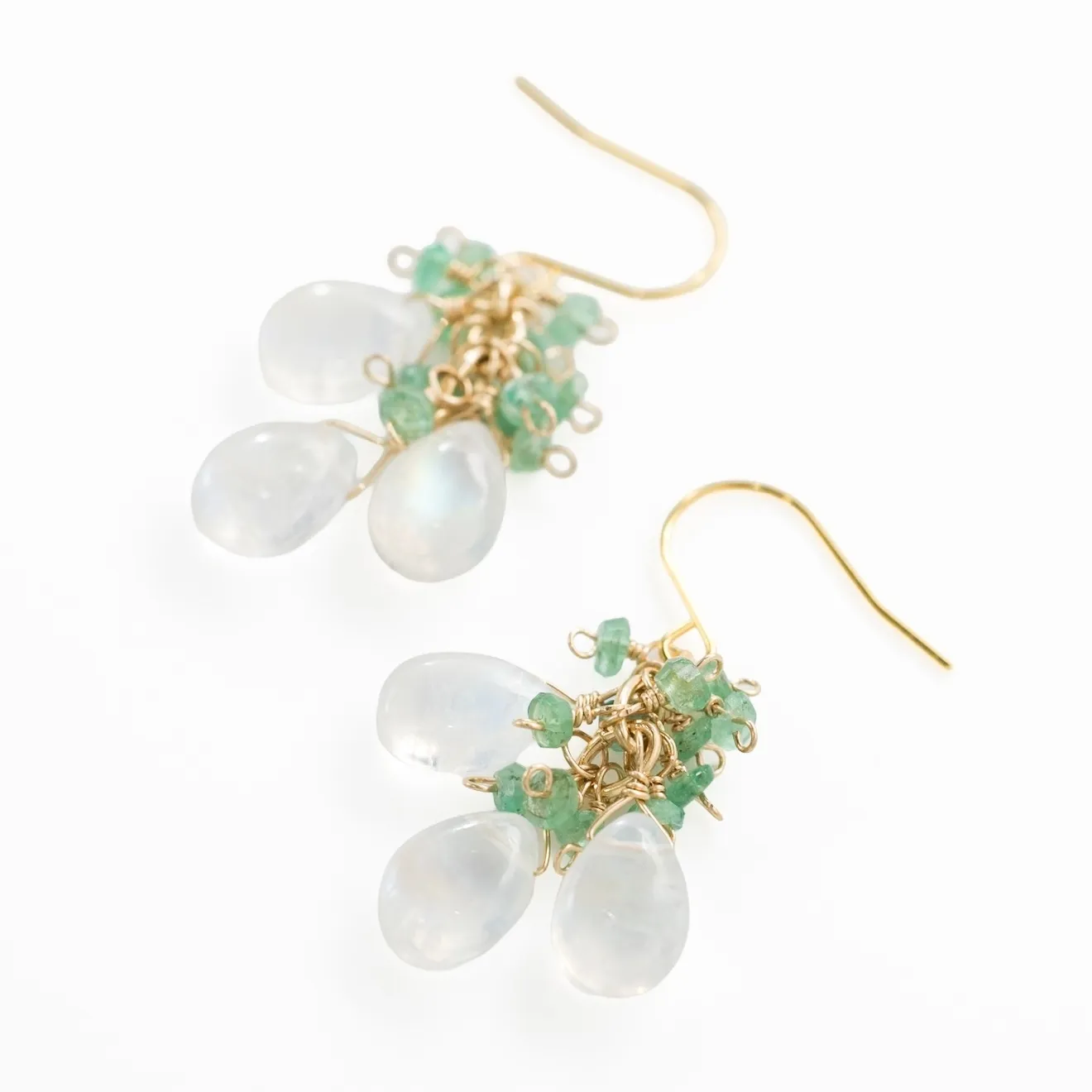 【ハンドメイド】エメラルド ブルームーンストーン 戯れピアス
